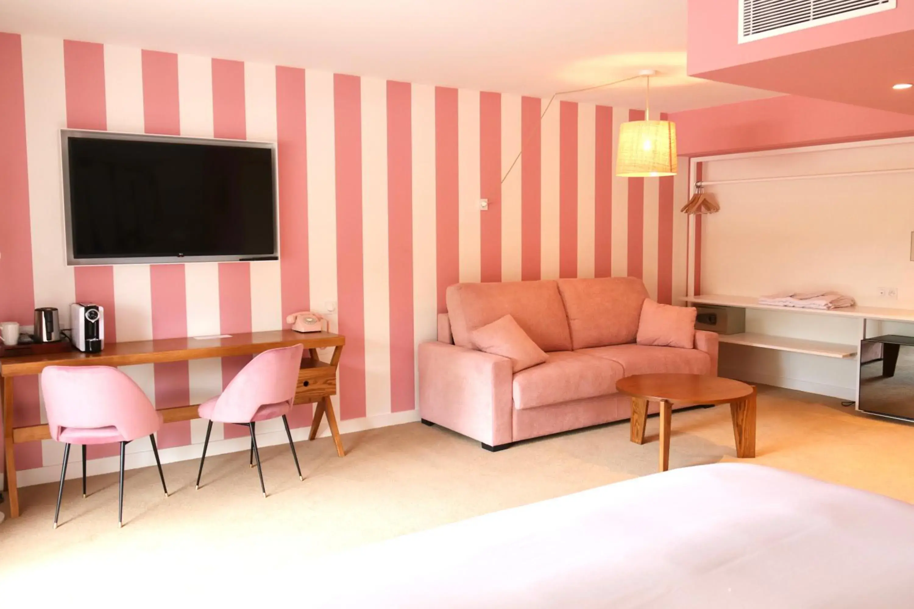 Junior Suite "CASA ROSE" in Hotel Casarose - Cannes Mandelieu Junior Suite "CASA ROSE" in Hotel Casarose - Cannes Mandelieu