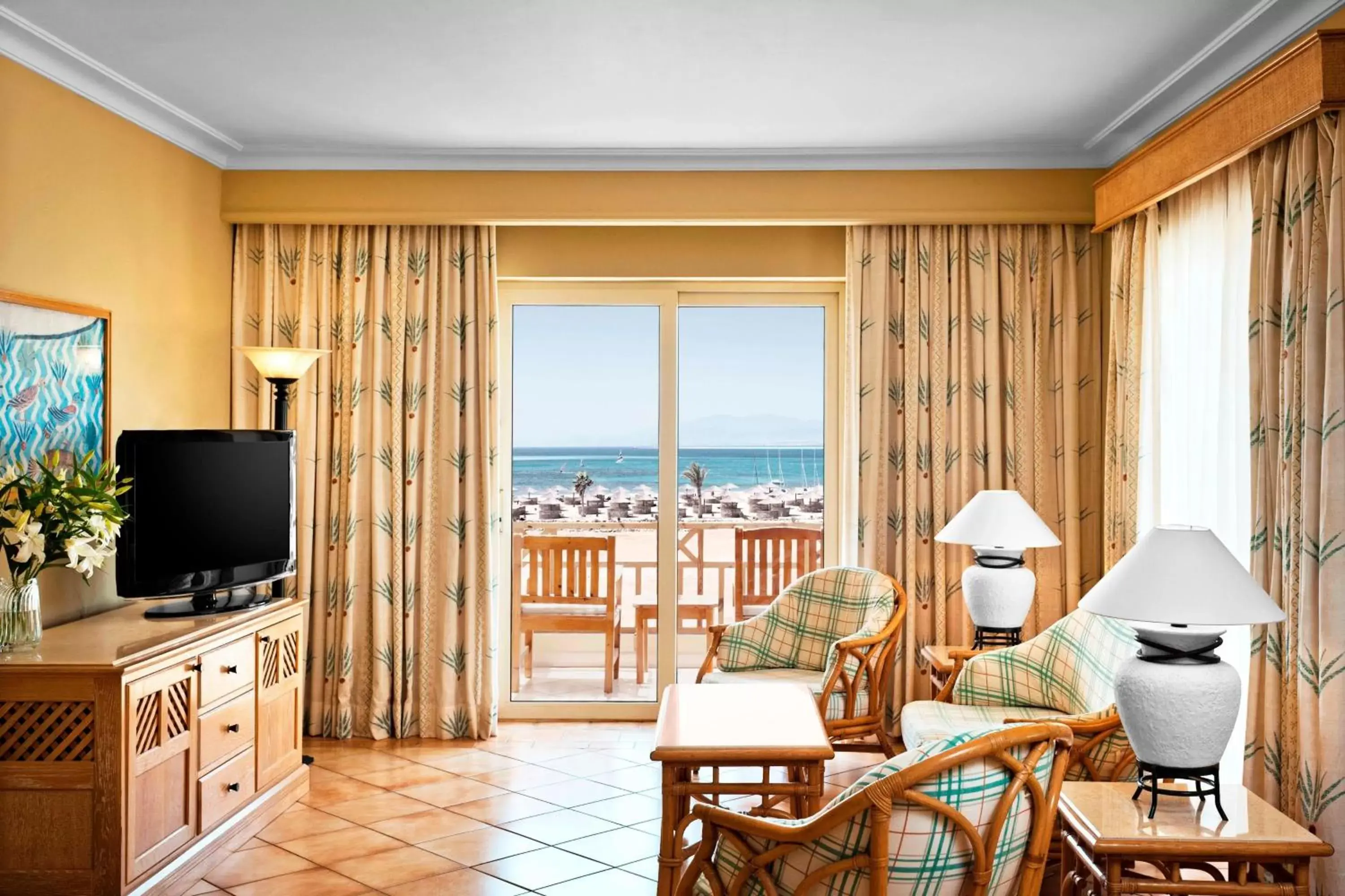 Beach Front Suite, 1 Bedroom Larger Suite, 1 King, Sea view - single occupancy in Sheraton Soma Bay Resort Beach Front Suite, 1 Bedroom Larger Suite, 1 King, Sea view - single occupancy in Sheraton Soma Bay Resort