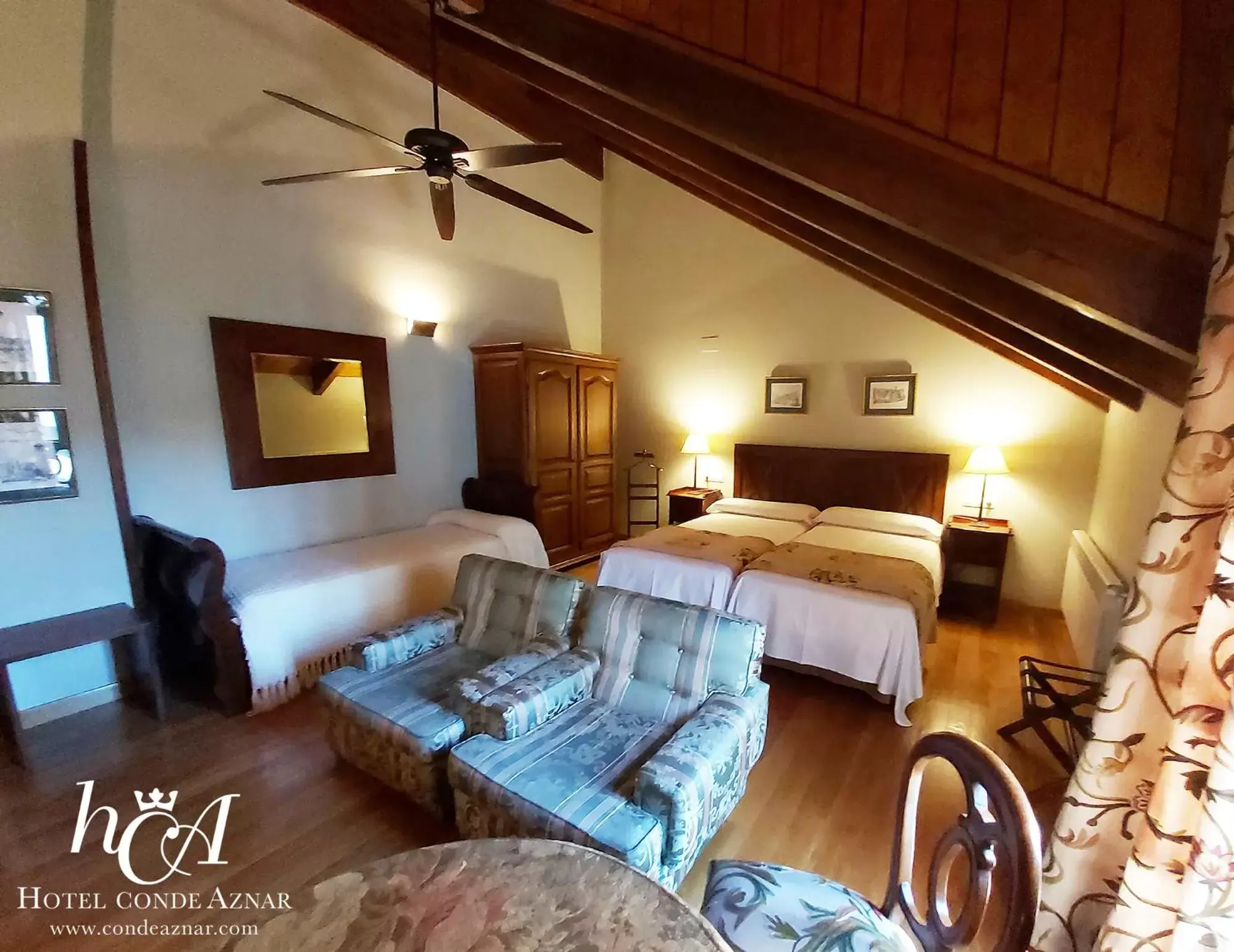 Junior Suite with Sofa Bed in Conde Aznar Junior Suite with Sofa Bed in Conde Aznar