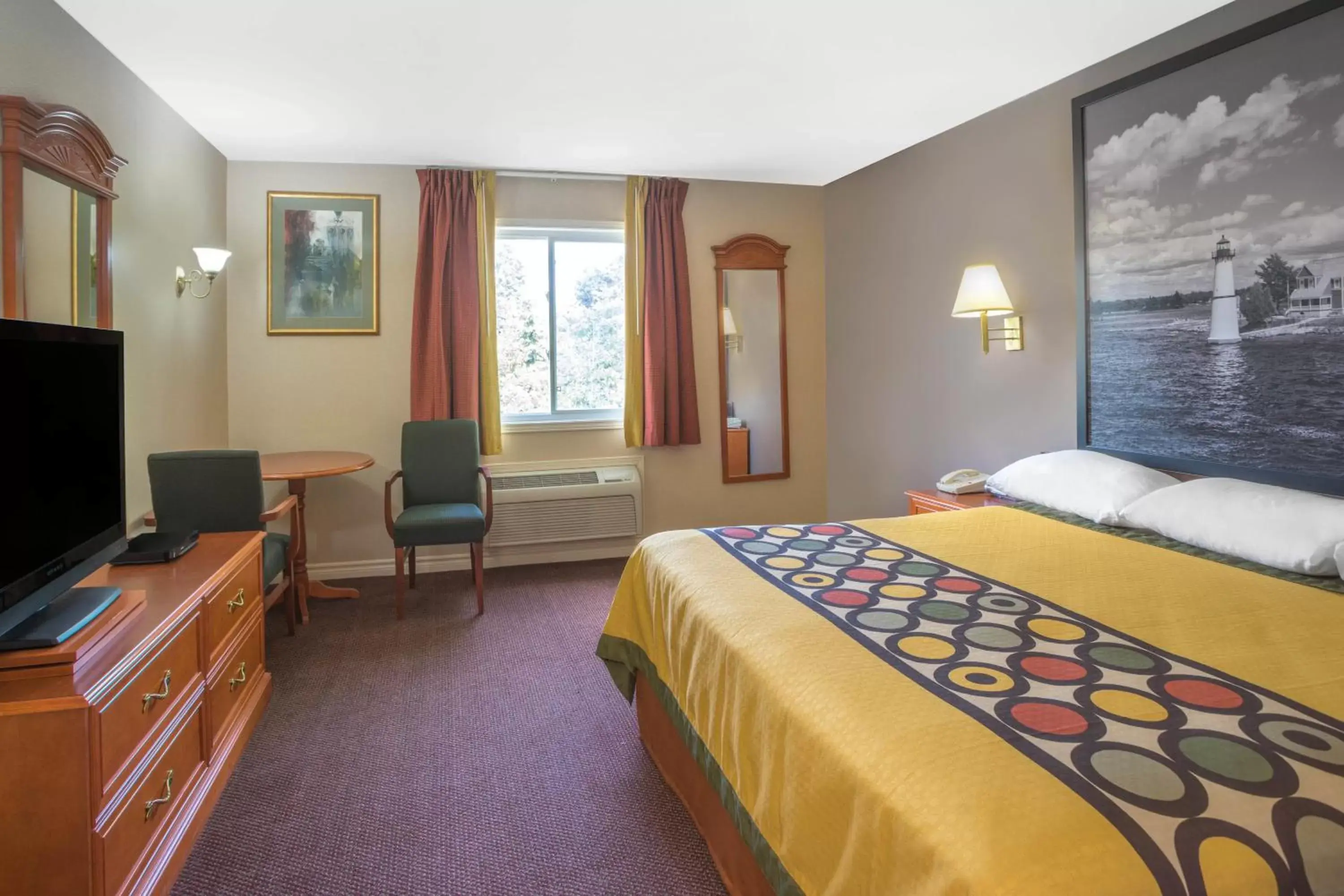 King Studio - Non-Smoking in Super 8 by Wyndham Kingston King Studio - Non-Smoking in Super 8 by Wyndham Kingston