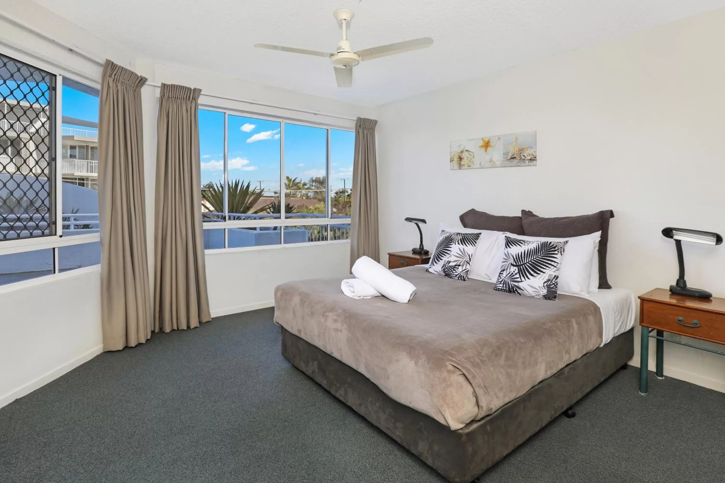Two-Bedroom Apartment in Beachside Resort Kawana Waters Two-Bedroom Apartment in Beachside Resort Kawana Waters
