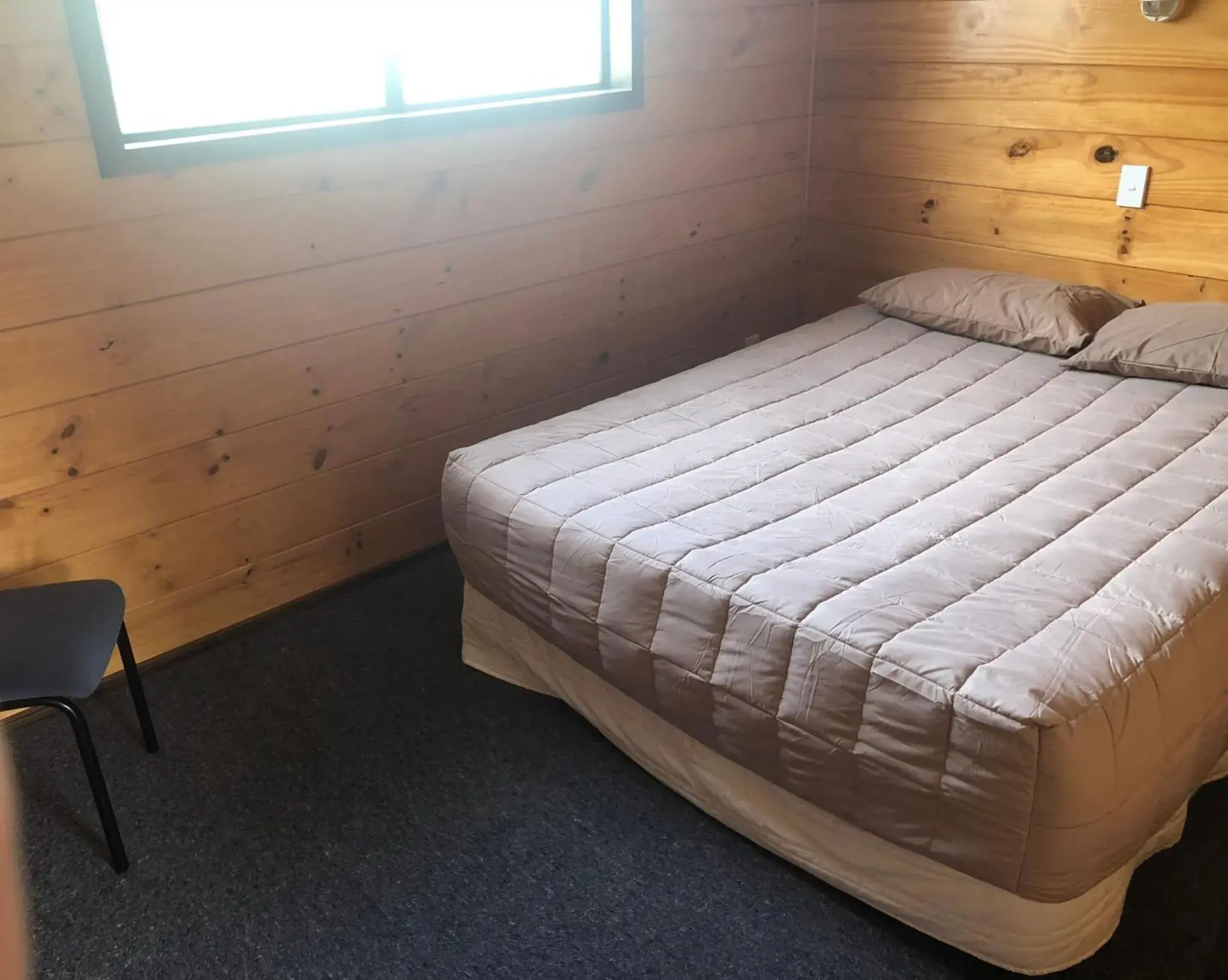 Small Cabin with Shared Bathroom in Greymouth Seaside TOP 10 Holiday Park Small Cabin with Shared Bathroom in Greymouth Seaside TOP 10 Holiday Park