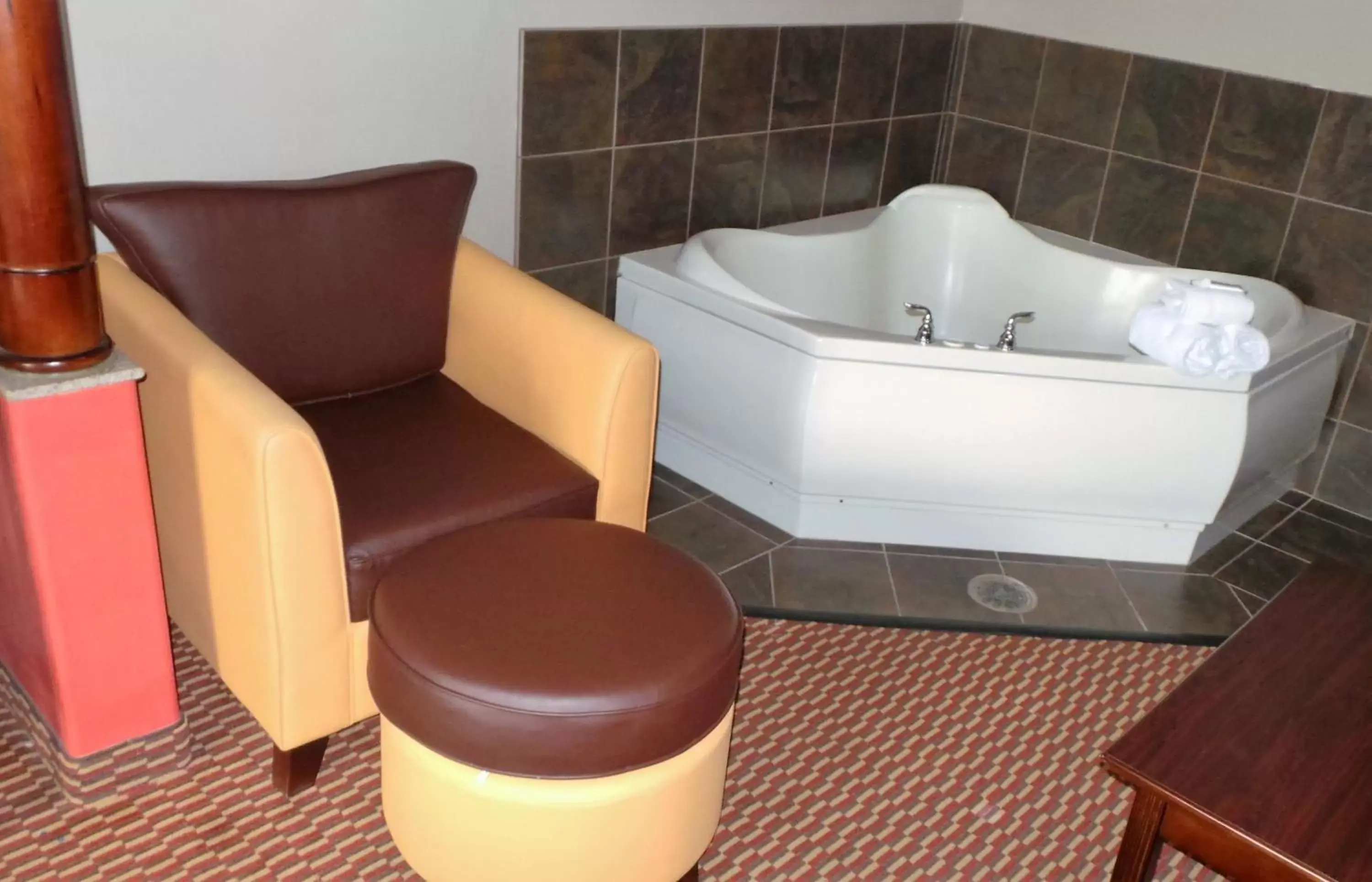 Suite King with Spa Bath Non-Smoking in Red Roof Inn & Suites Detroit - Melvindale/Dearborn Suite King with Spa Bath Non-Smoking in Red Roof Inn & Suites Detroit - Melvindale/Dearborn