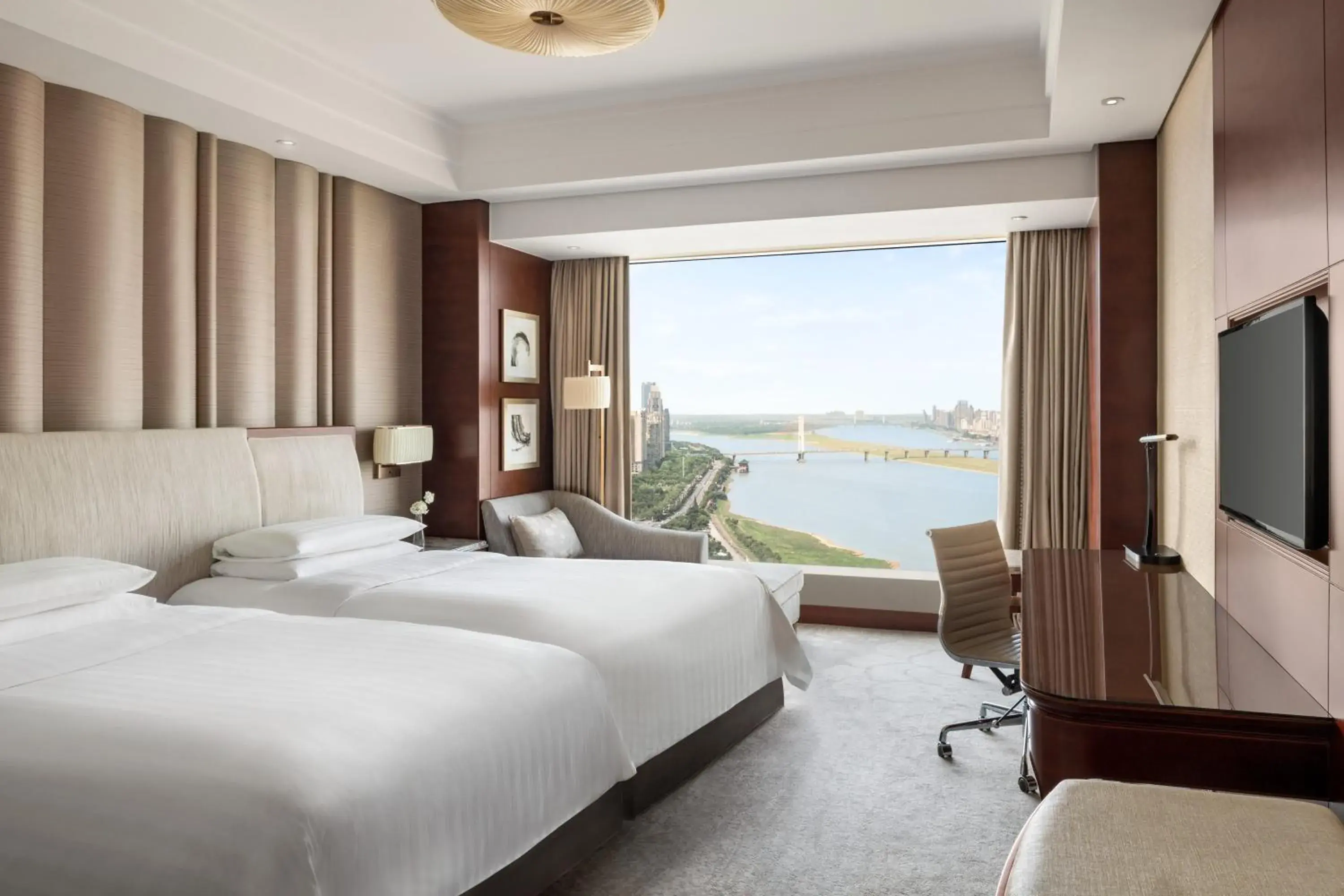 Horizon Club Twin Room with River View in Shangri-La Nanchang丨All room offer river views Just one stop from the Pavilion of Prince Teng Horizon Club Twin Room with River View in Shangri-La Nanchang丨All room offer river views Just one stop from the Pavilion of Prince Teng