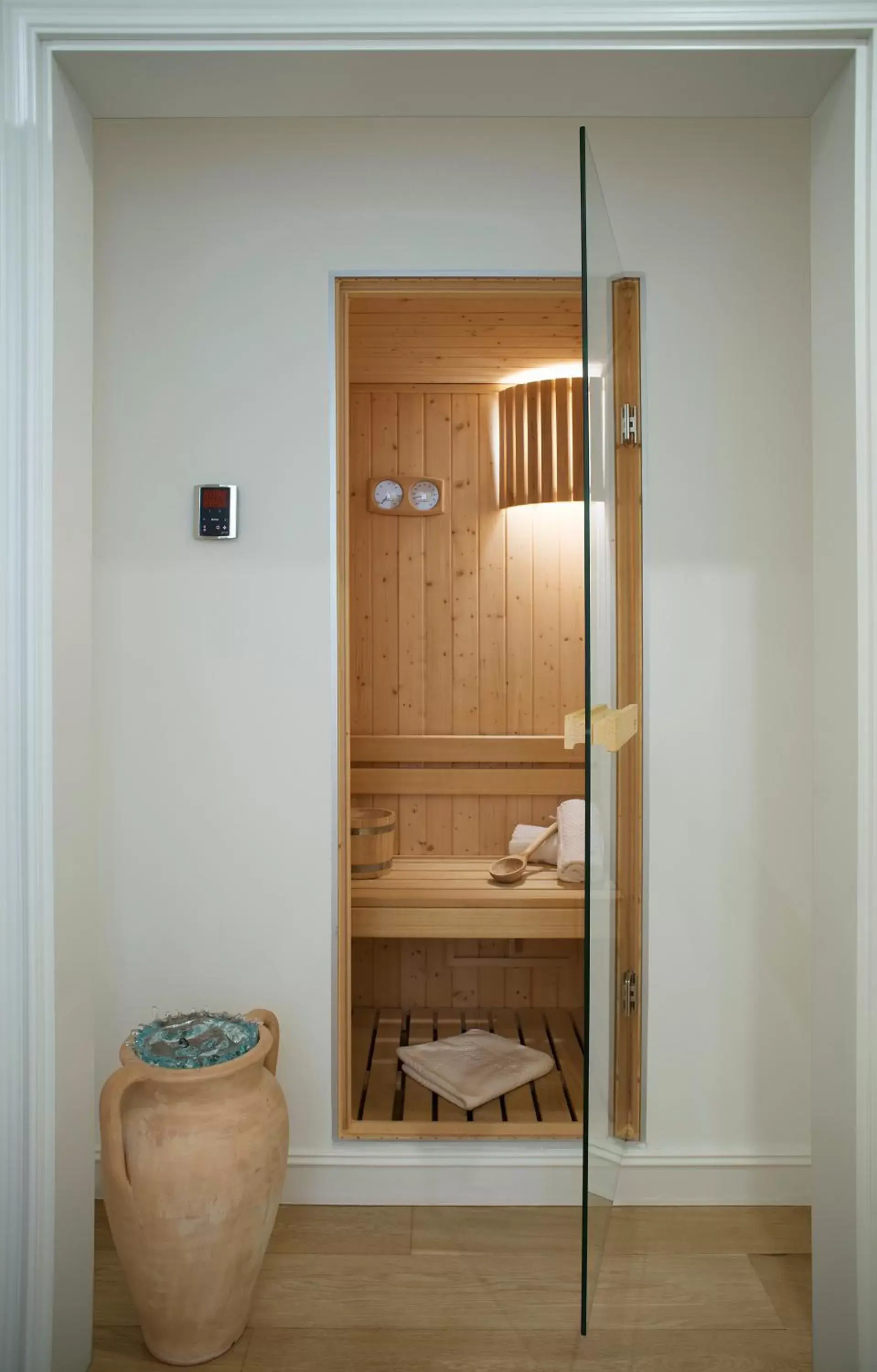 Suite with Sauna in Elizabeth Unique Hotel | a Member of Design Hotels™ Suite with Sauna in Elizabeth Unique Hotel | a Member of Design Hotels™