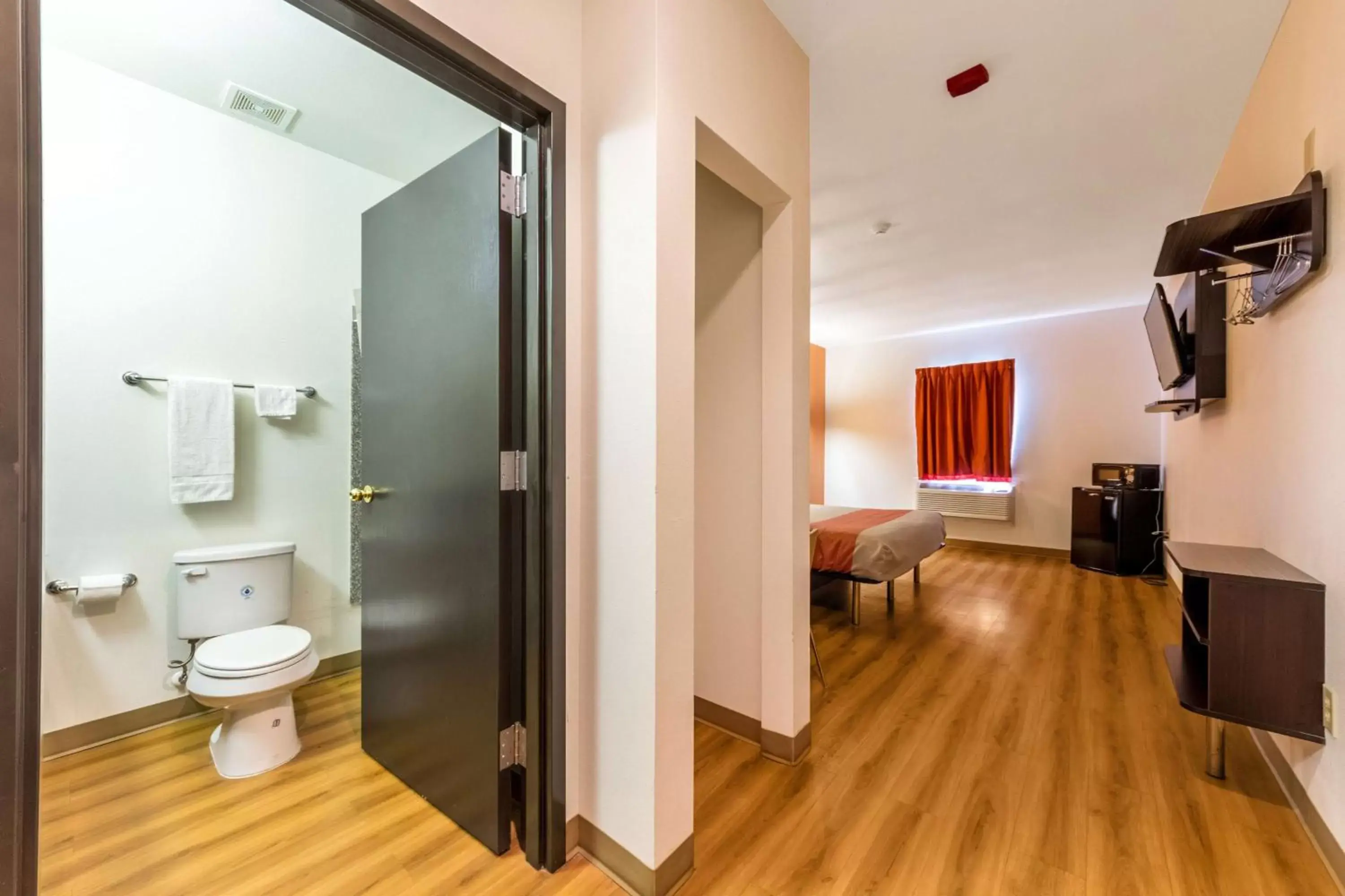 King Room - Disability Access - Non-Smoking in Motel 6-Jourdanton, TX King Room - Disability Access - Non-Smoking in Motel 6-Jourdanton, TX