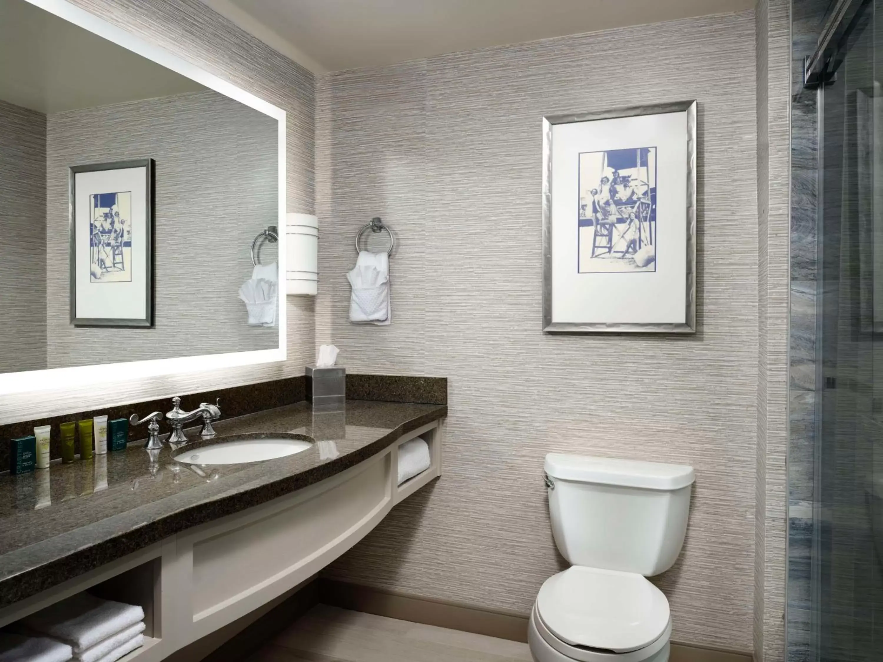 Double Room with Two Double Beds with City View in Hilton Virginia Beach Oceanfront Double Room with Two Double Beds with City View in Hilton Virginia Beach Oceanfront