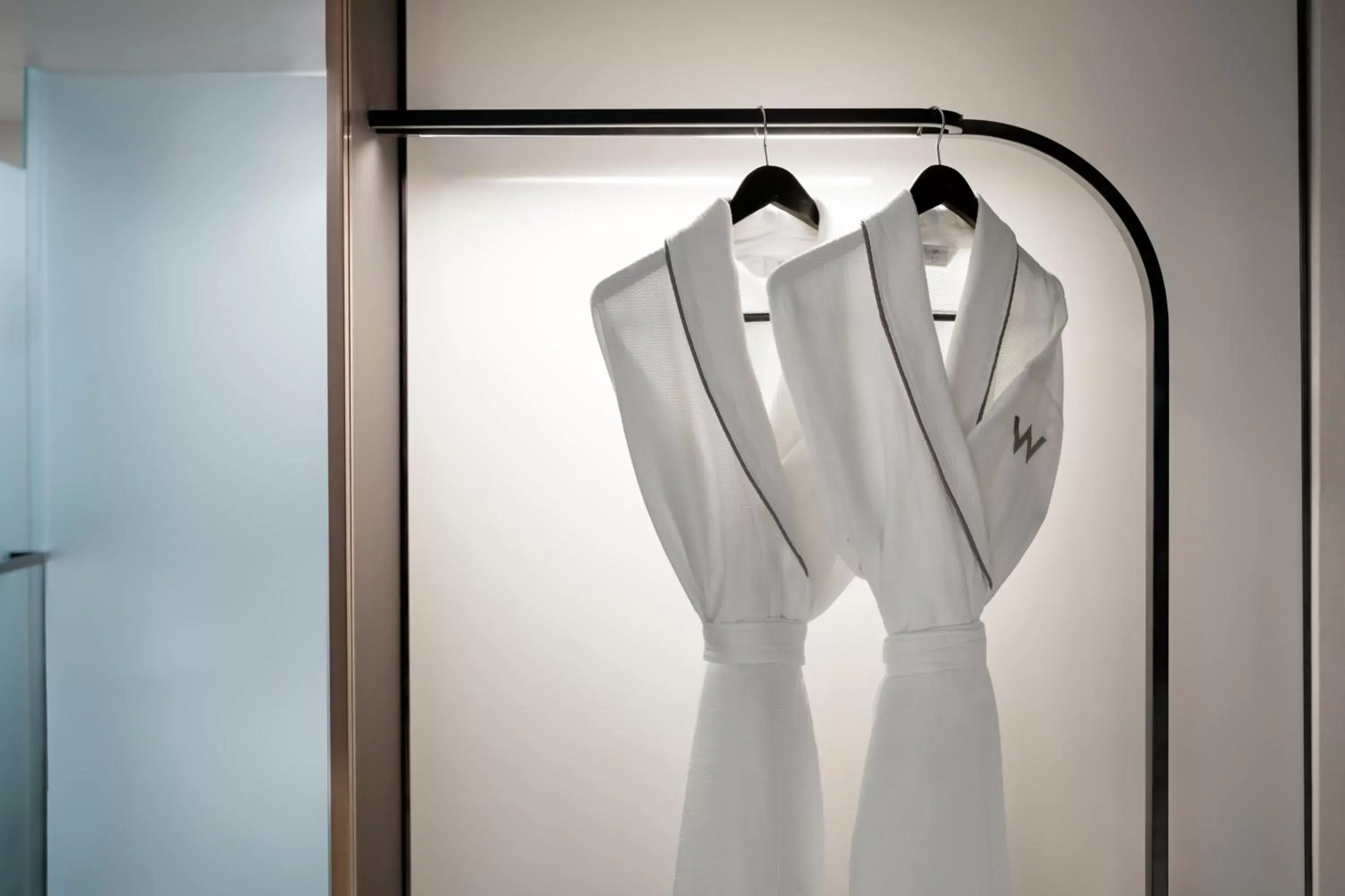 Extreme Wow, 1 Bedroom Suite, 1 King, City view in W Toronto Extreme Wow, 1 Bedroom Suite, 1 King, City view in W Toronto