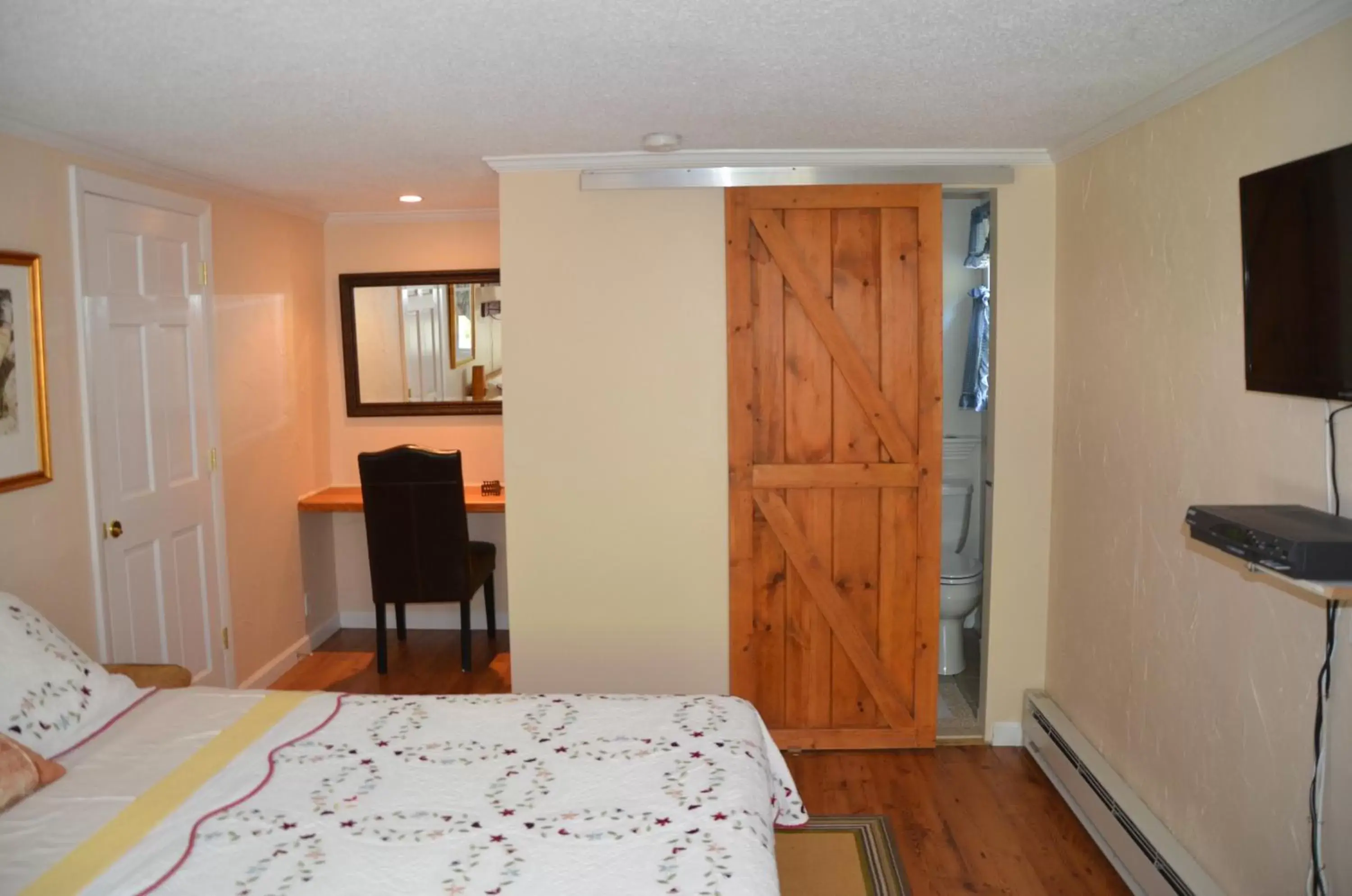 Small Double Room in Cornwall Inn Small Double Room in Cornwall Inn