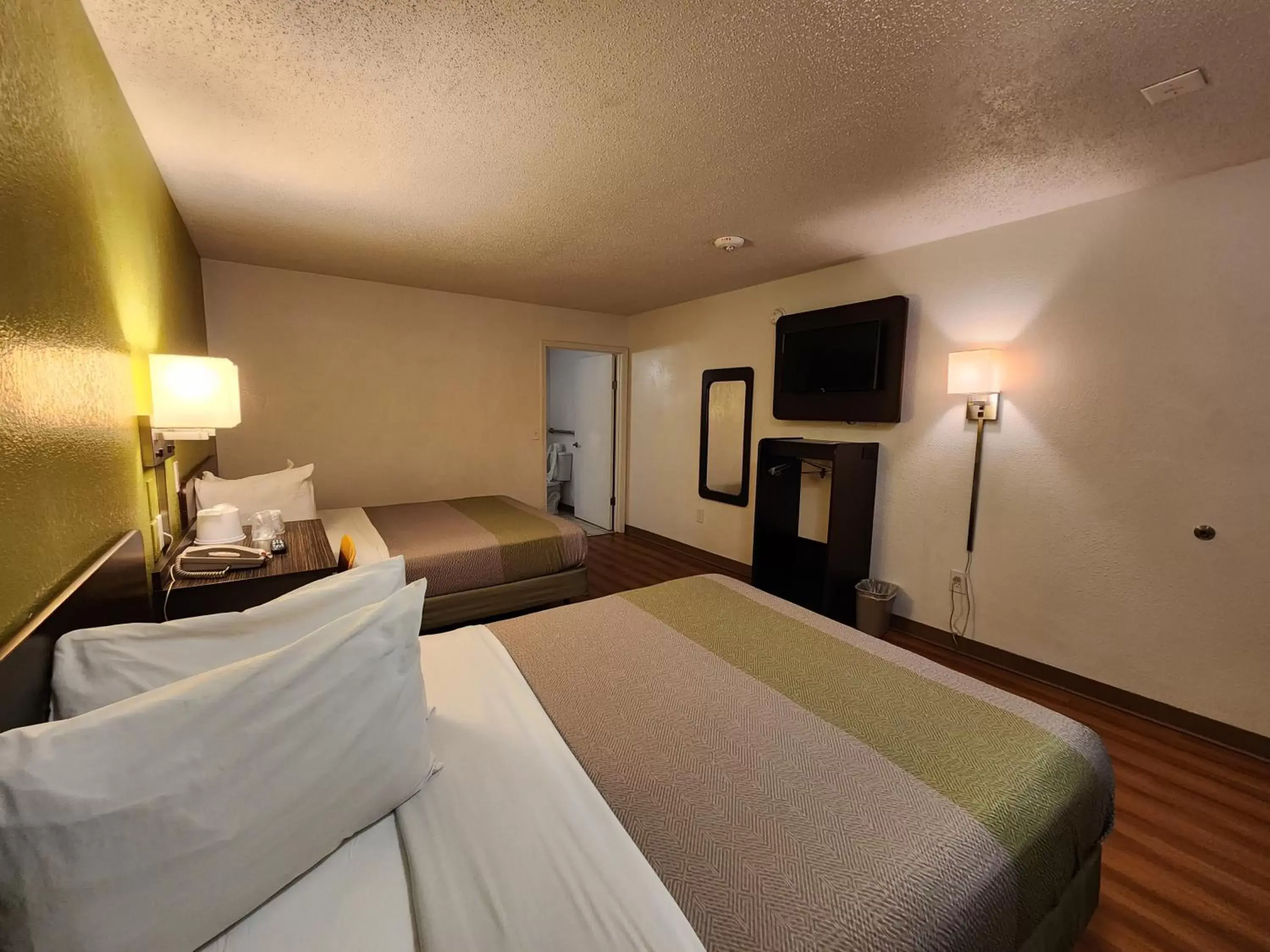 Queen Room with Two Queen Beds - Disability Access - Roll In Shower in Motel 6-Baytown, TX - Baytown East Queen Room with Two Queen Beds - Disability Access - Roll In Shower in Motel 6-Baytown, TX - Baytown East