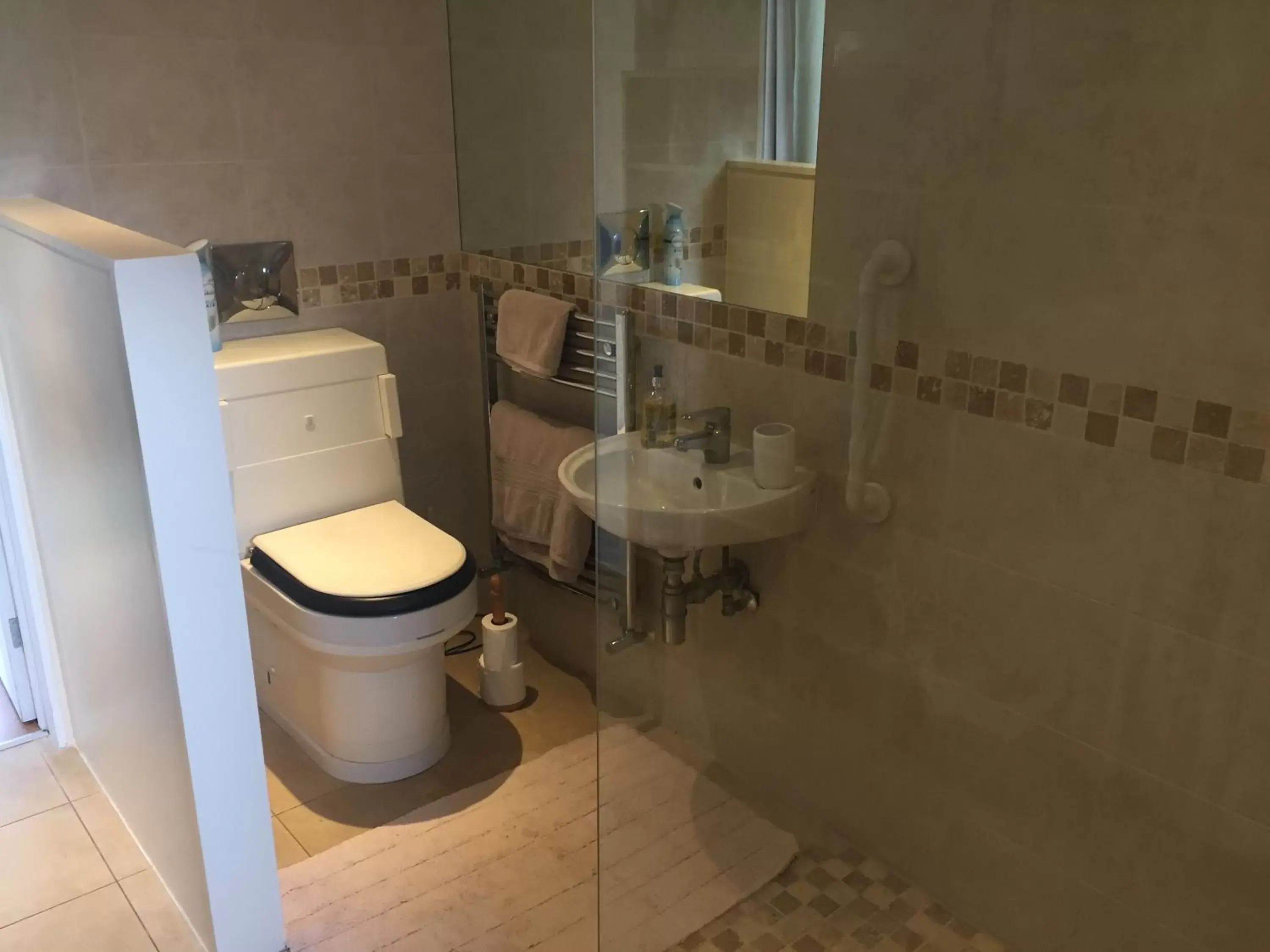 Bathroom in Clinton's Green B&B Bathroom in Clinton's Green B&B