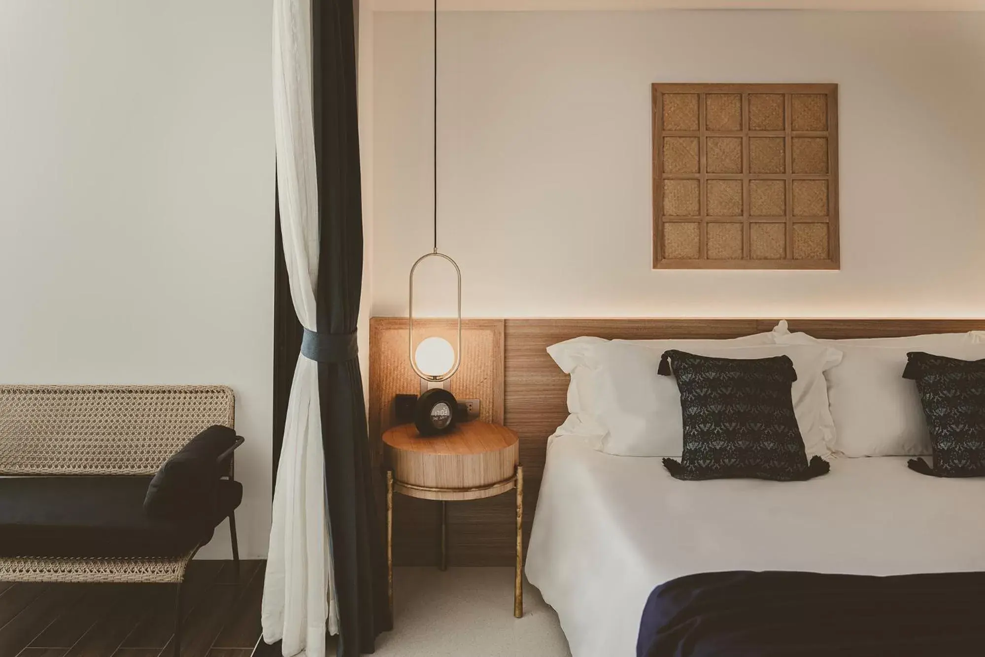 Lanna Grand Deluxe with Bathtub in THEE Vijit Lanna by TH District Lanna Grand Deluxe with Bathtub in THEE Vijit Lanna by TH District