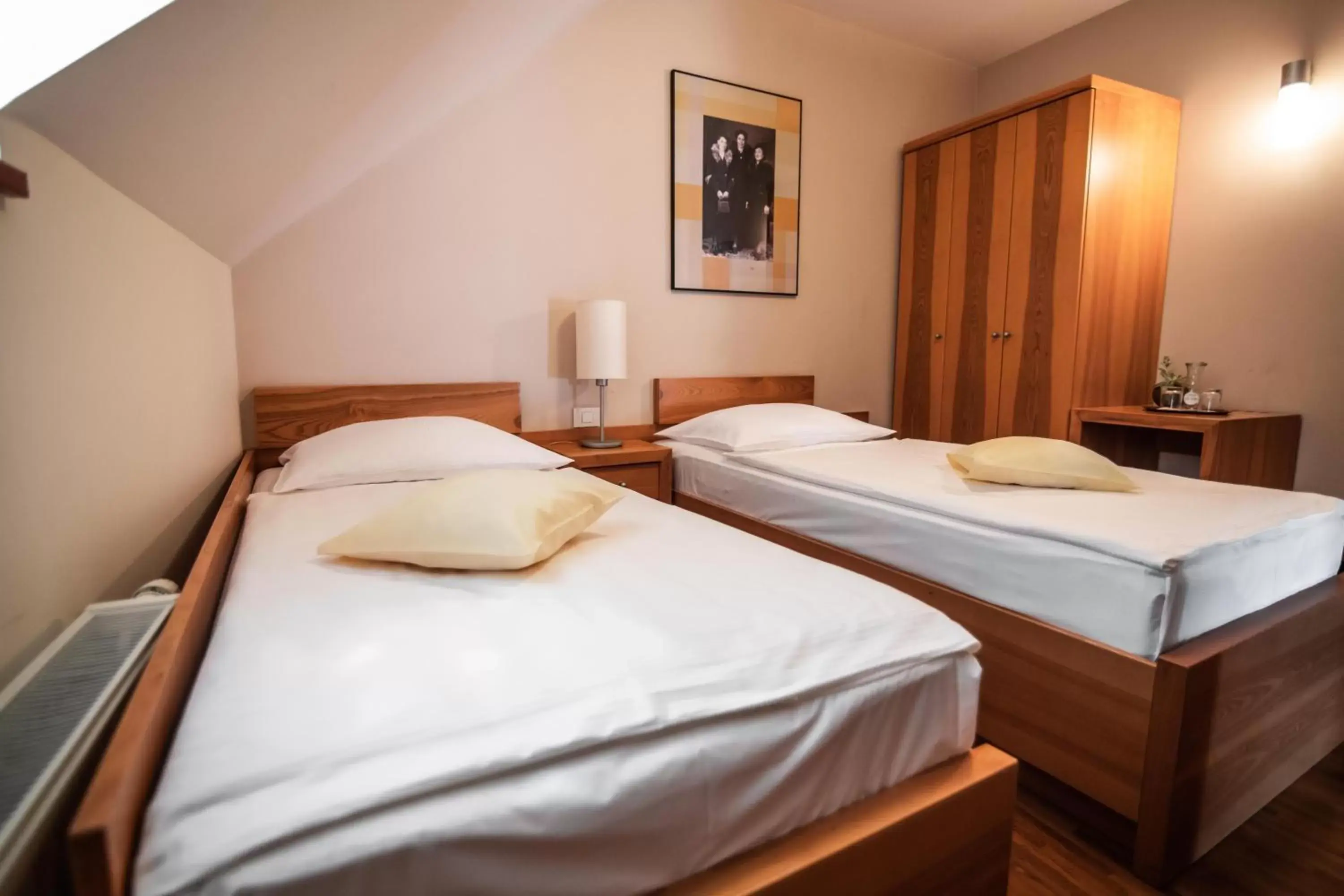 Triple Room in Hotel Dvor Jezersek Brnik Triple Room in Hotel Dvor Jezersek Brnik