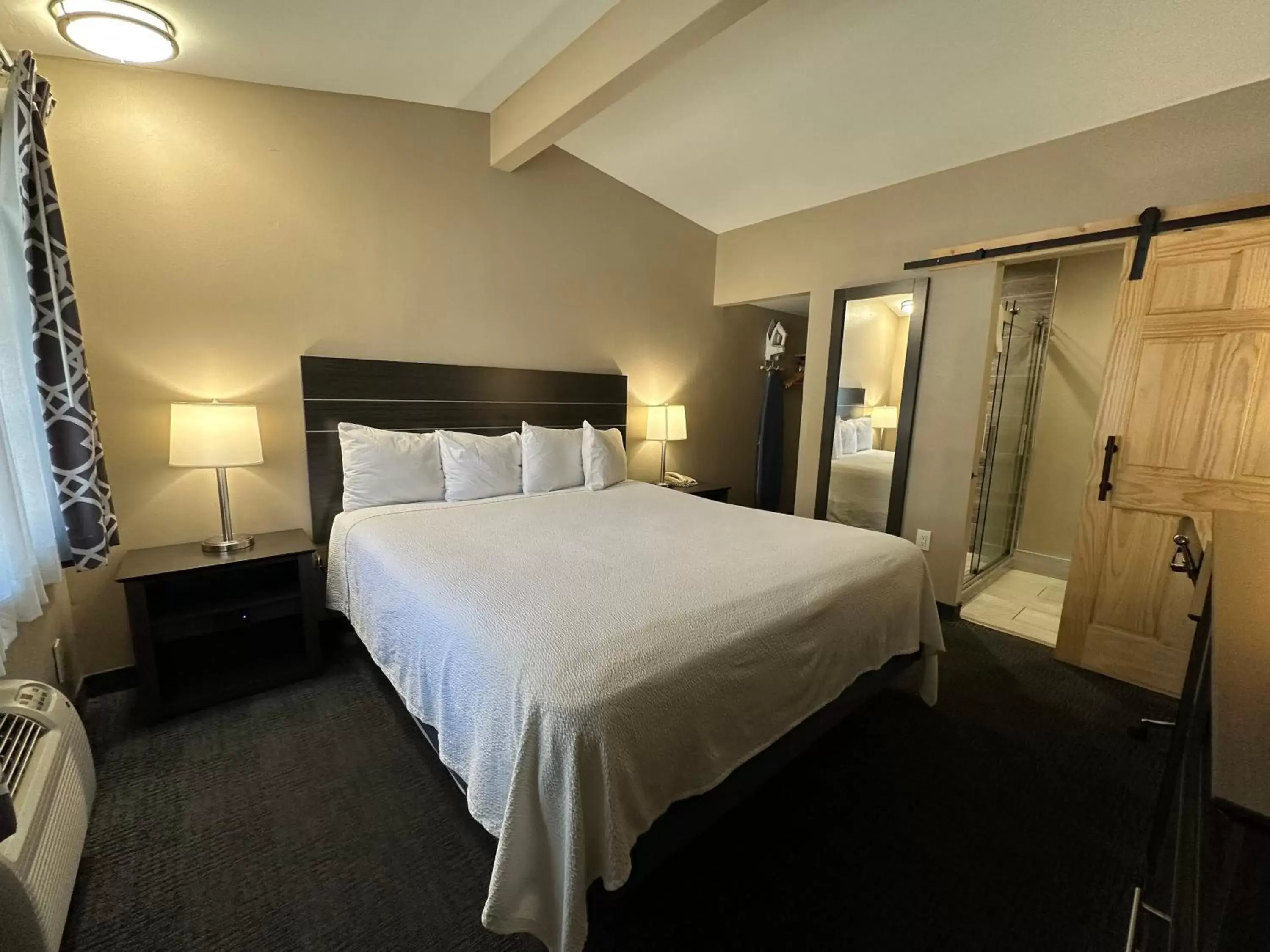 Superior King Room in Black Jack Inn Superior King Room in Black Jack Inn