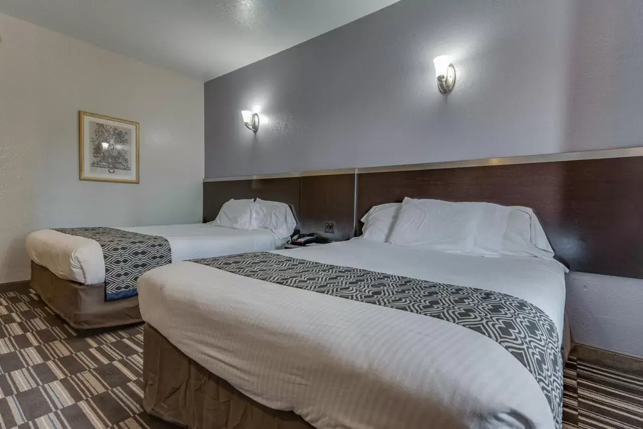 Queen Room with Two Queen Beds - Smoking in Microtel Inn & Suites by Wyndham Oklahoma City Airport Queen Room with Two Queen Beds - Smoking in Microtel Inn & Suites by Wyndham Oklahoma City Airport