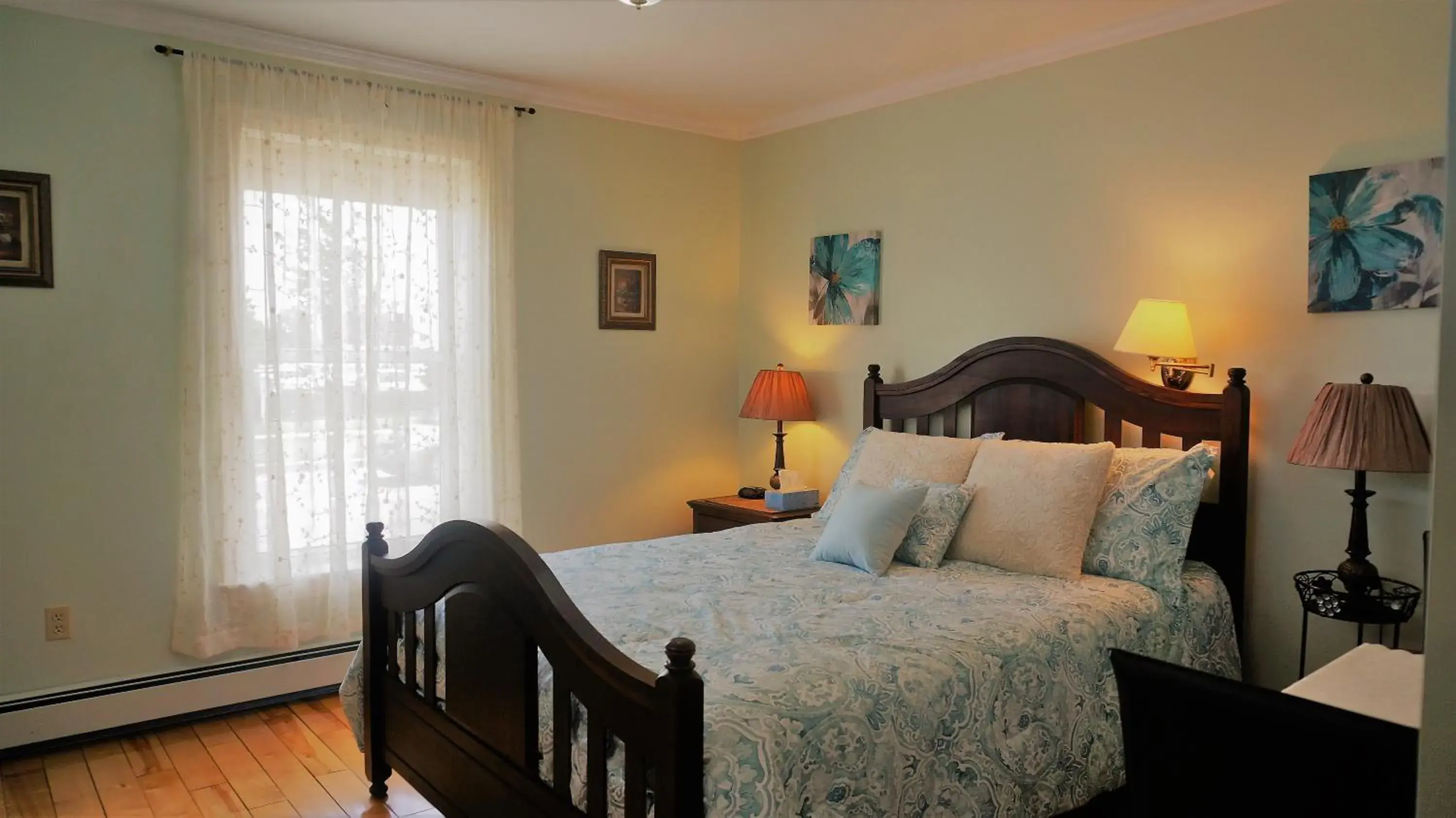 Superior Queen Room in Inn on the Harbour Superior Queen Room in Inn on the Harbour