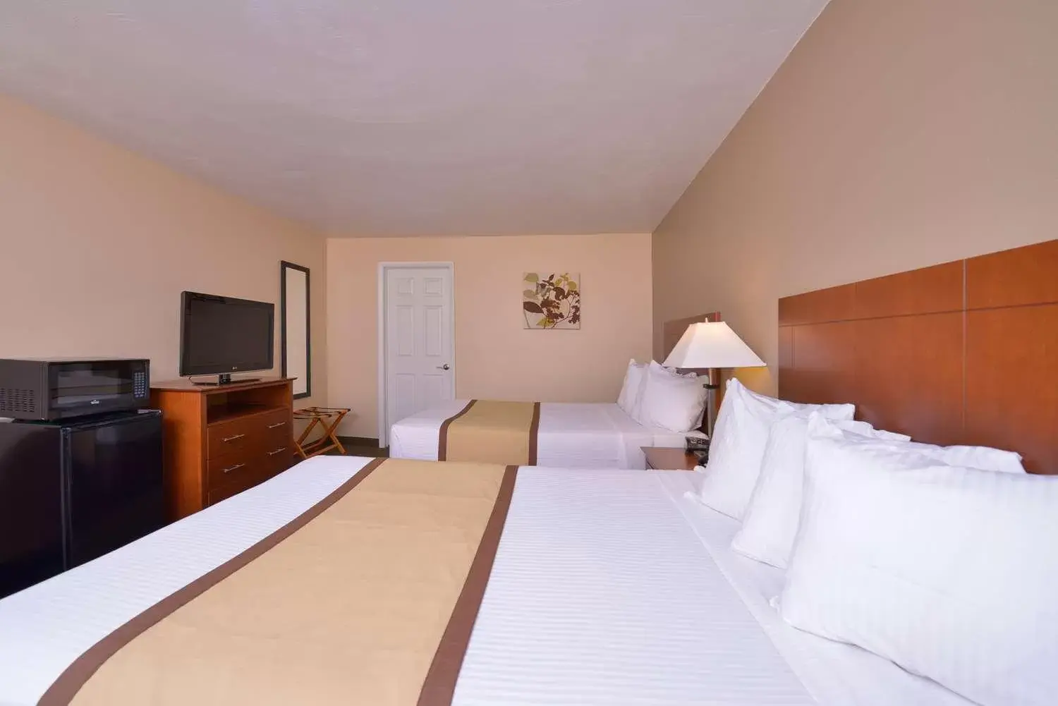 Double Room with Two Double Beds - Poolside in Best Western Williamsport Inn Double Room with Two Double Beds - Poolside in Best Western Williamsport Inn