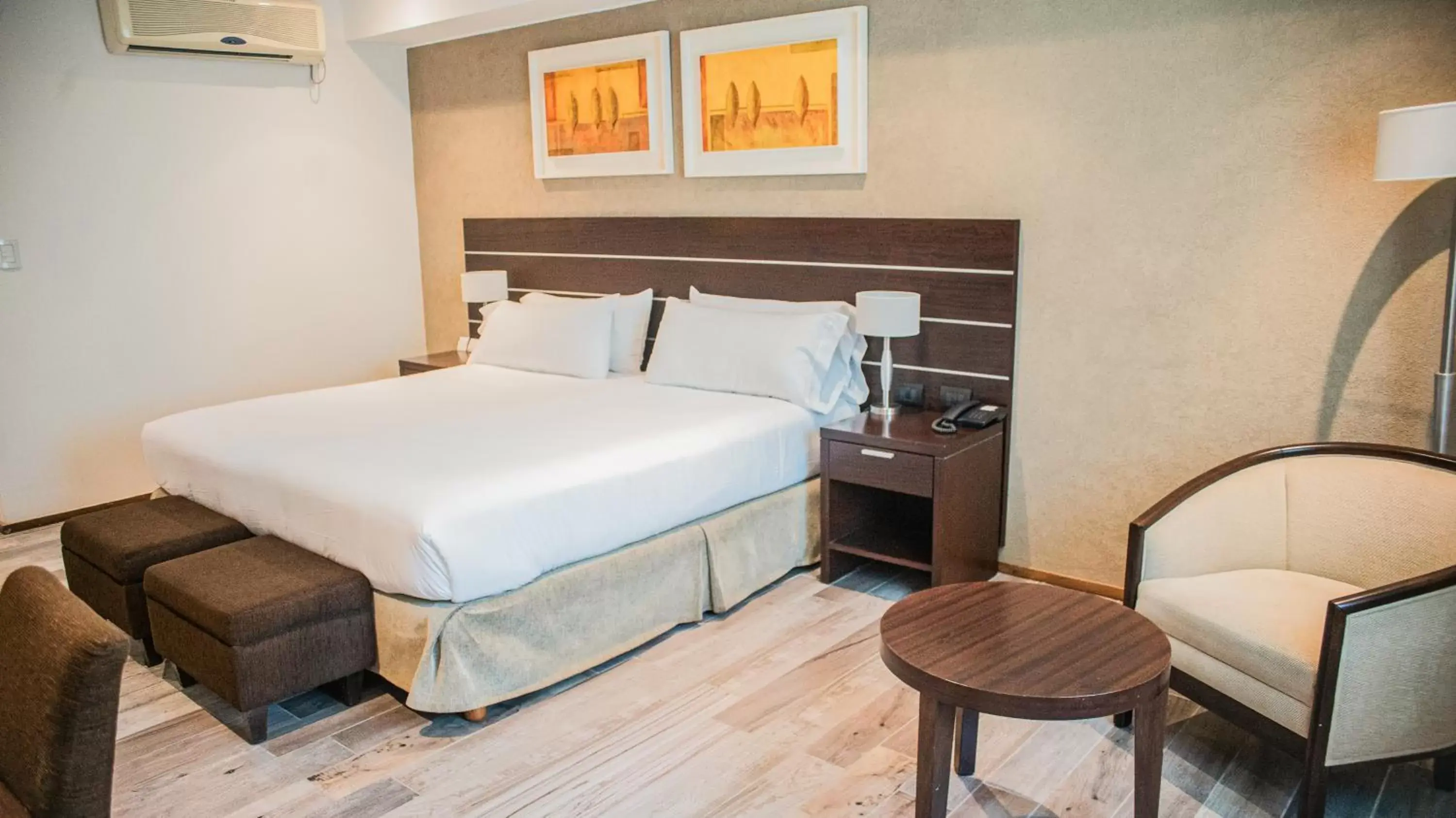 Double Room in Orfeo Suites Cordoba Double Room in Orfeo Suites Cordoba