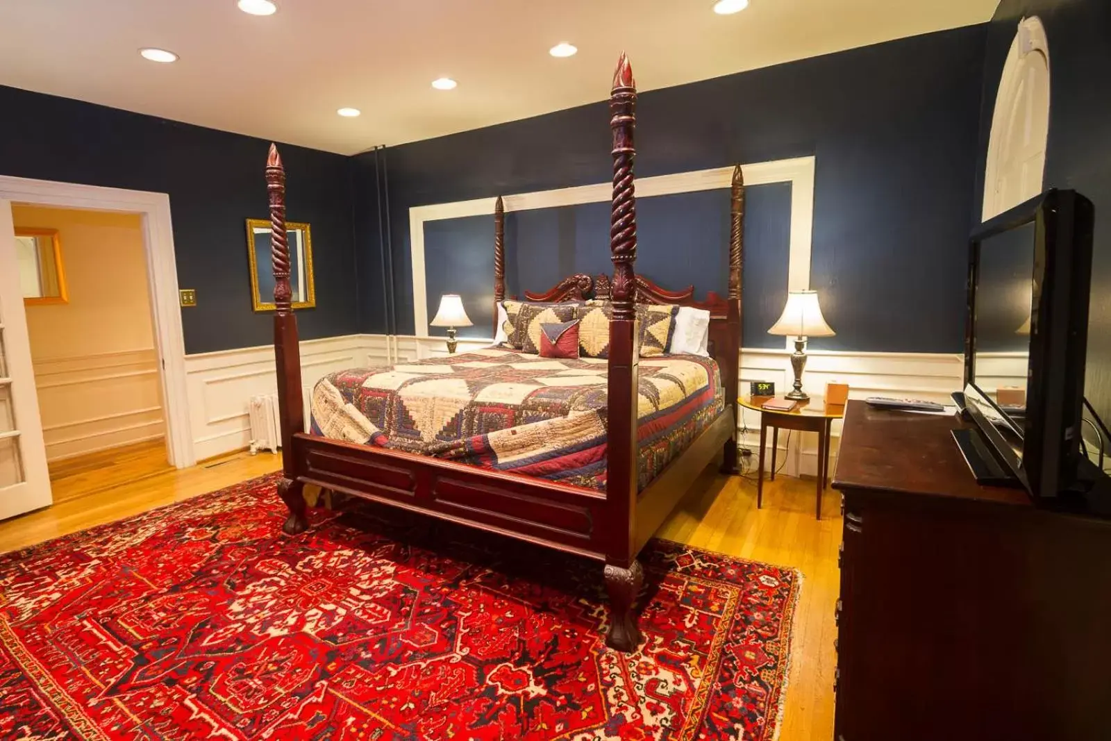 Mary Juliet Suite (first floor) in The Inn at Lincoln Square Mary Juliet Suite (first floor) in The Inn at Lincoln Square