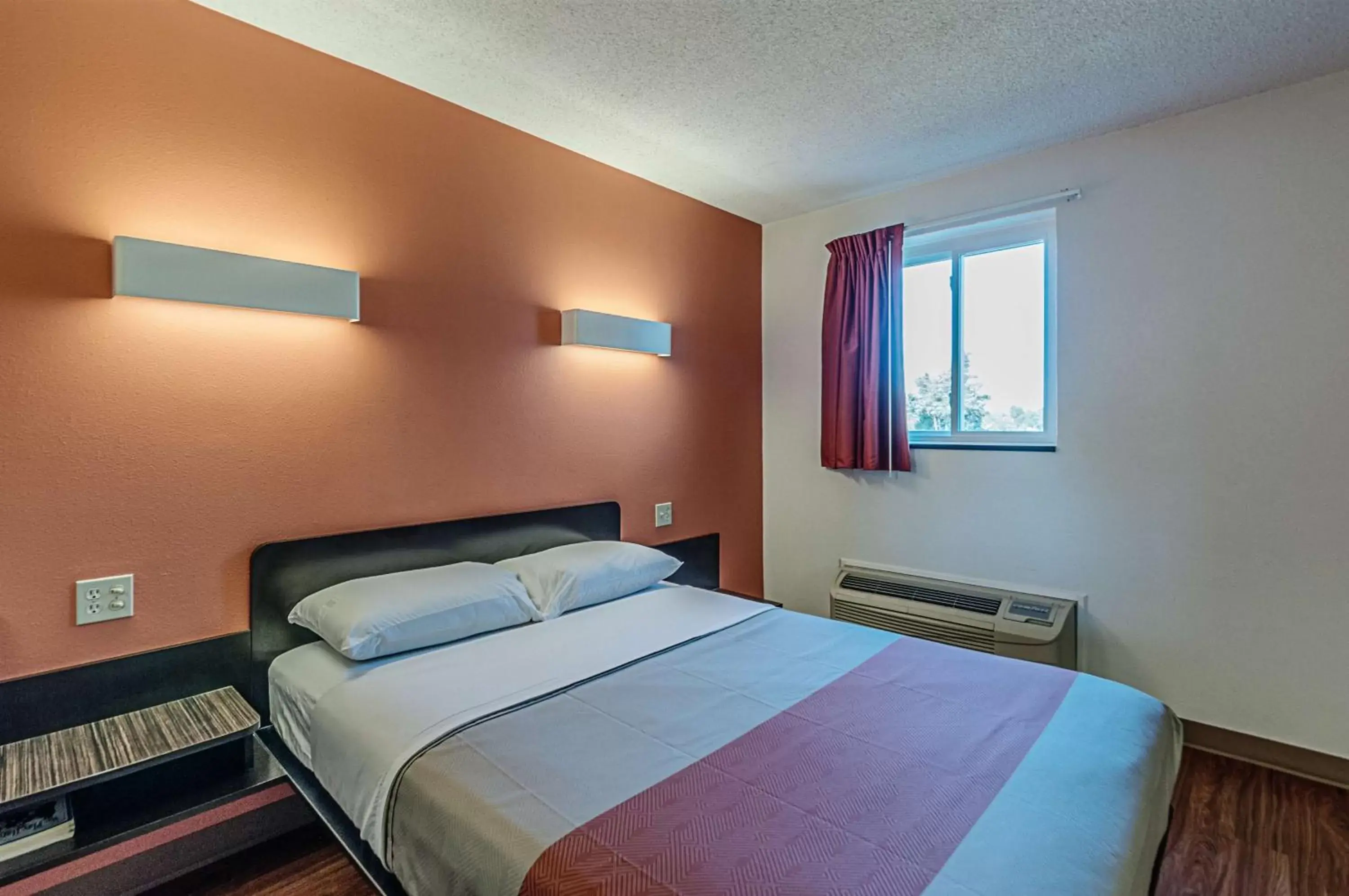 King Suite with Spa Bath - single occupancy - Non-Smoking in Motel 6-Martinsburg, WV King Suite with Spa Bath - single occupancy - Non-Smoking in Motel 6-Martinsburg, WV