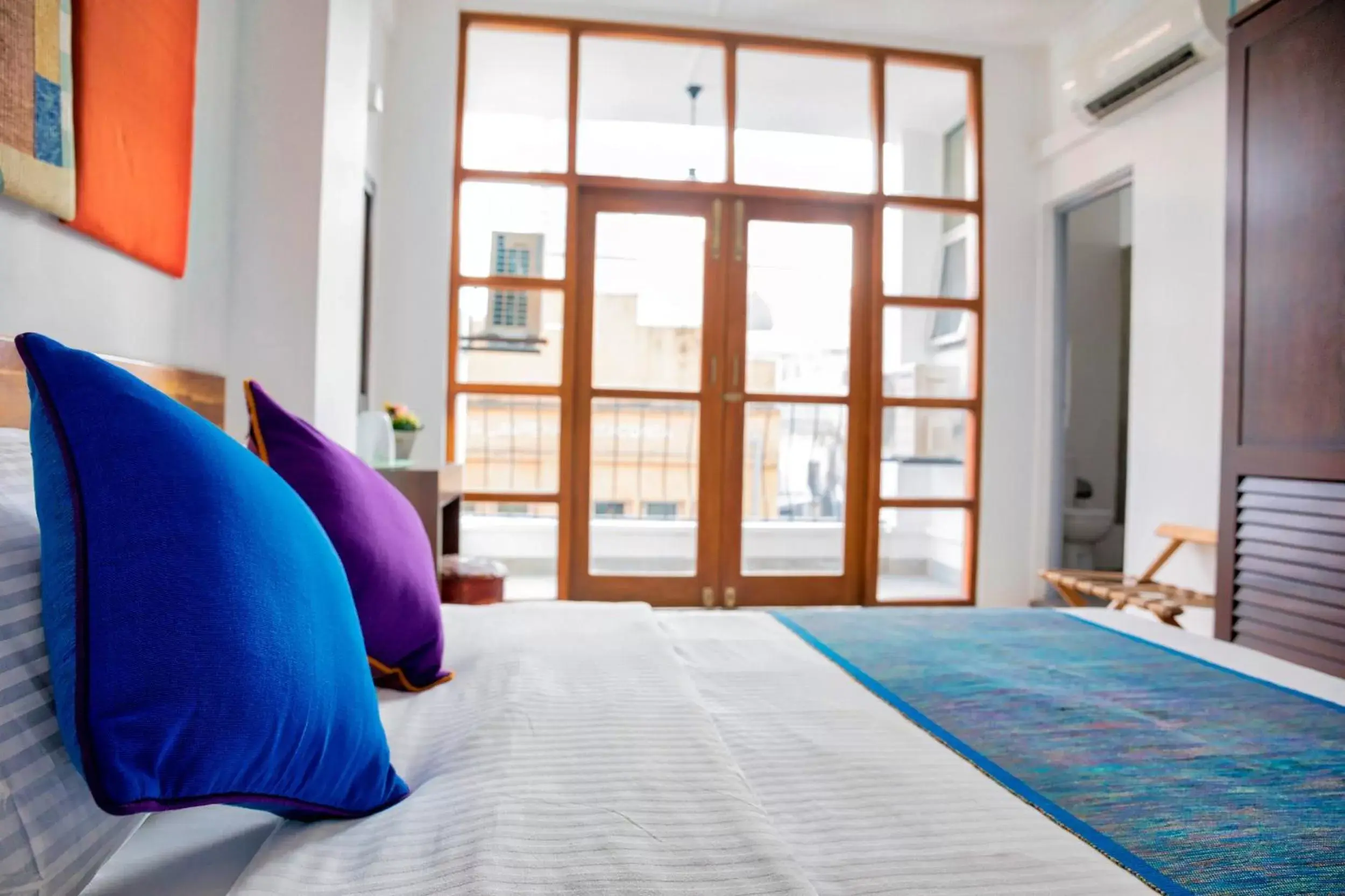 Queen Room with Balcony with 10% Discount on Laundry in C 1 Colombo Fort Queen Room with Balcony with 10% Discount on Laundry in C 1 Colombo Fort