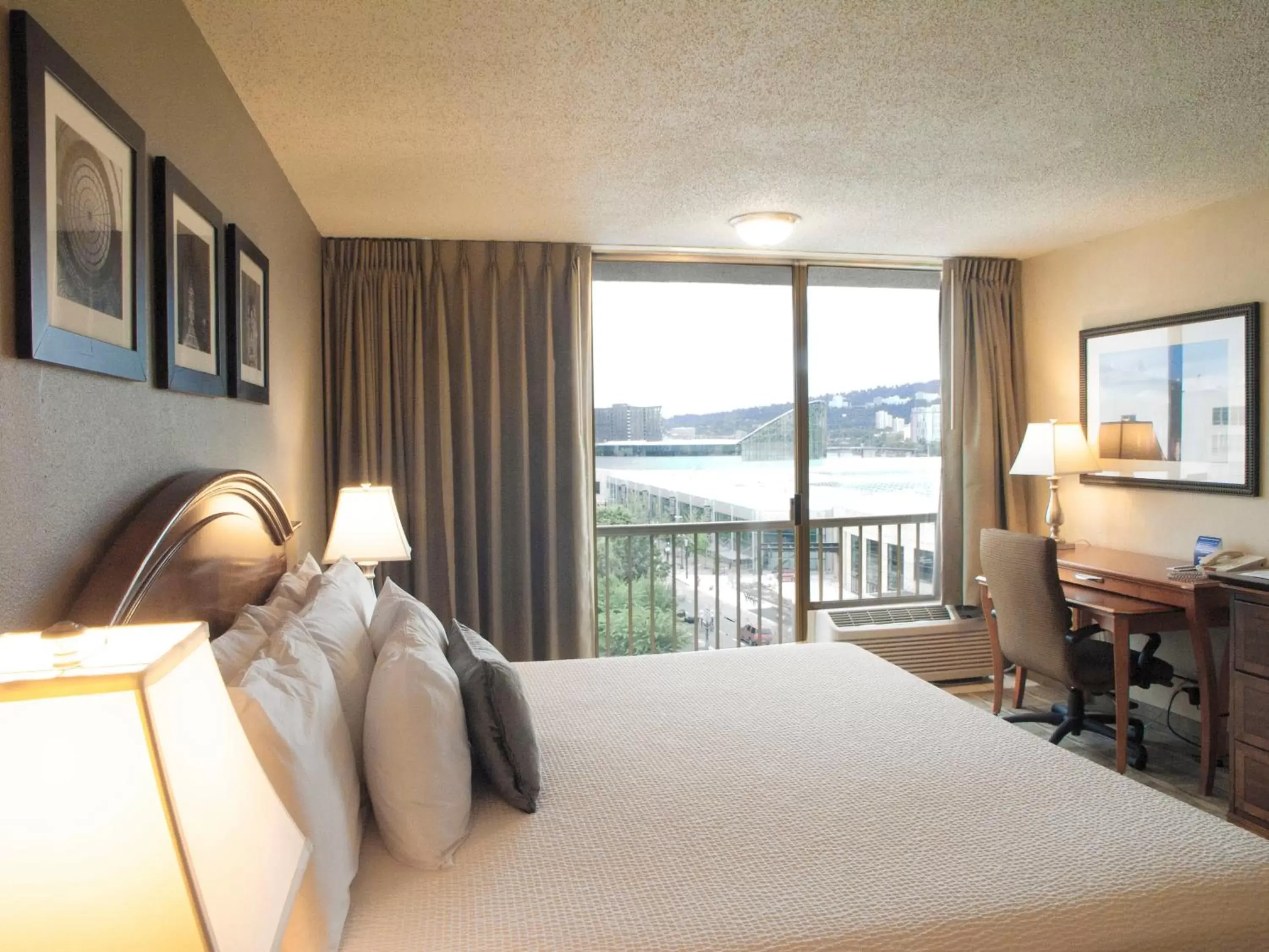 Deluxe King Room in Inn at the Convention Center Deluxe King Room in Inn at the Convention Center