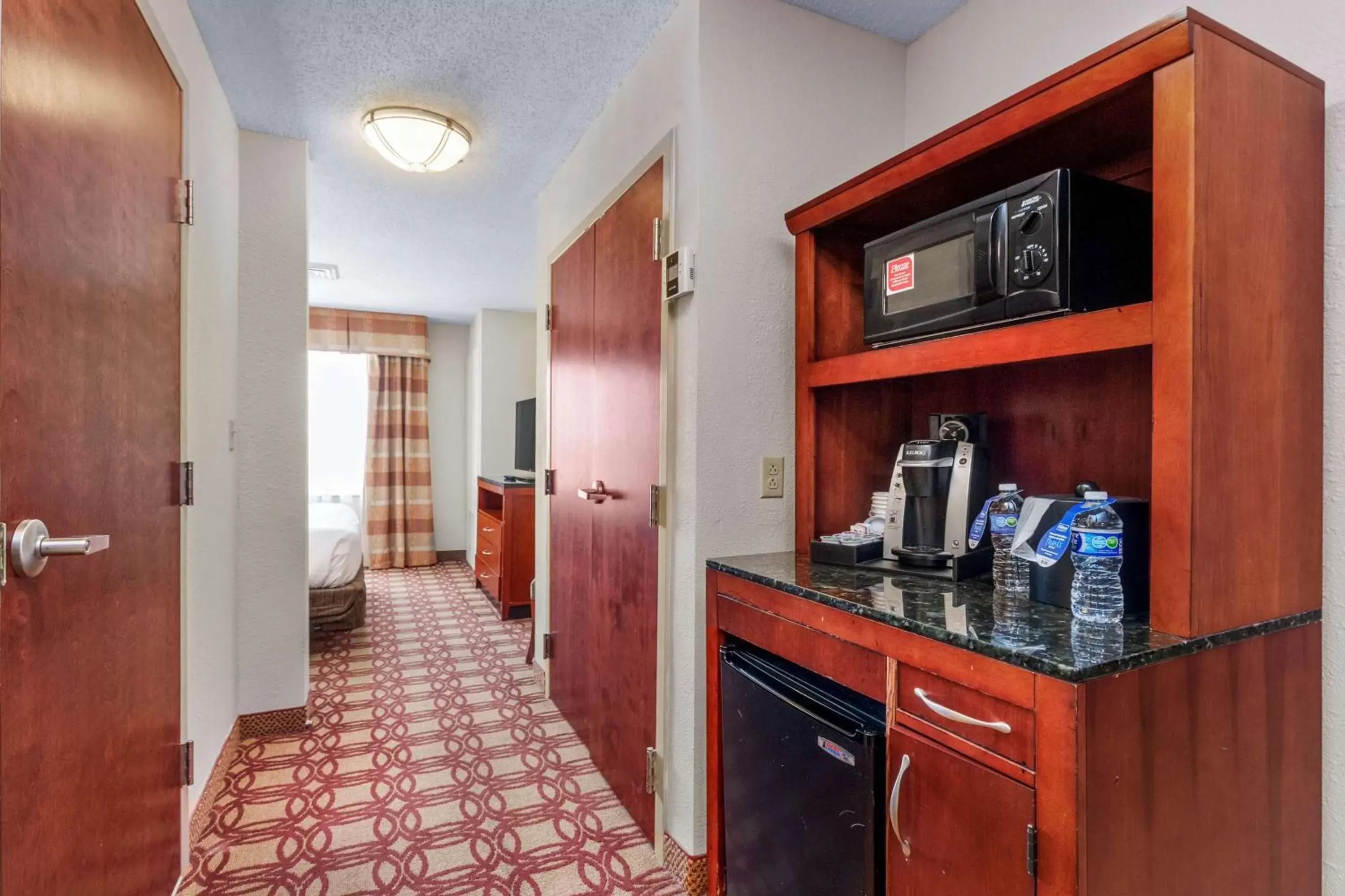 Queen Room with Two Queen Beds - Mobility and Hearing Access/Non-Smoking in Hilton Garden Inn Starkville Queen Room with Two Queen Beds - Mobility and Hearing Access/Non-Smoking in Hilton Garden Inn Starkville