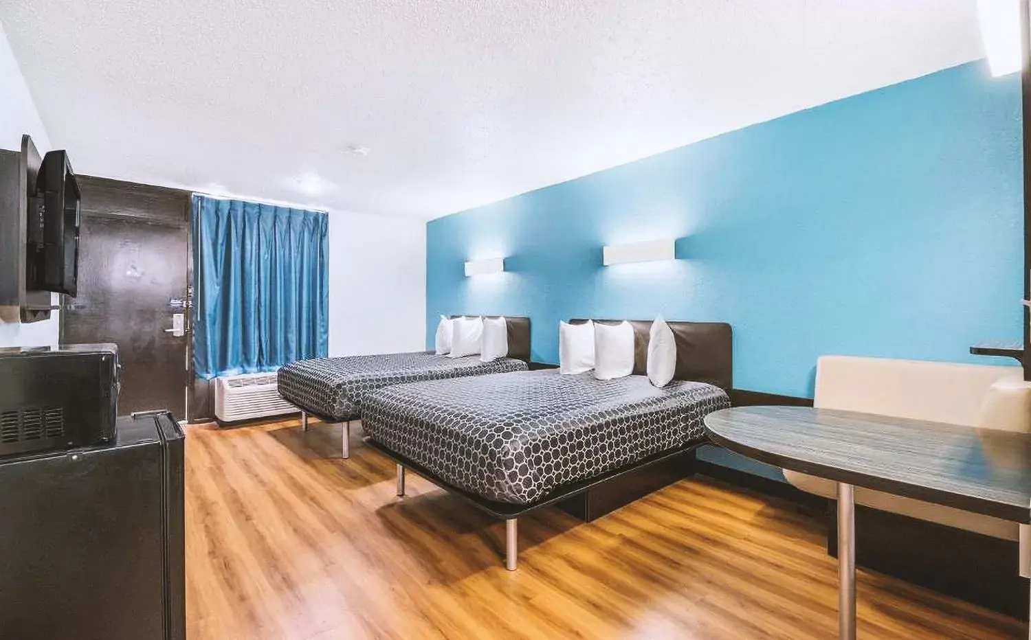 Deluxe Queen Suite in Sky Palace Inn & Suites By Jasper Beeville Deluxe Queen Suite in Sky Palace Inn & Suites By Jasper Beeville