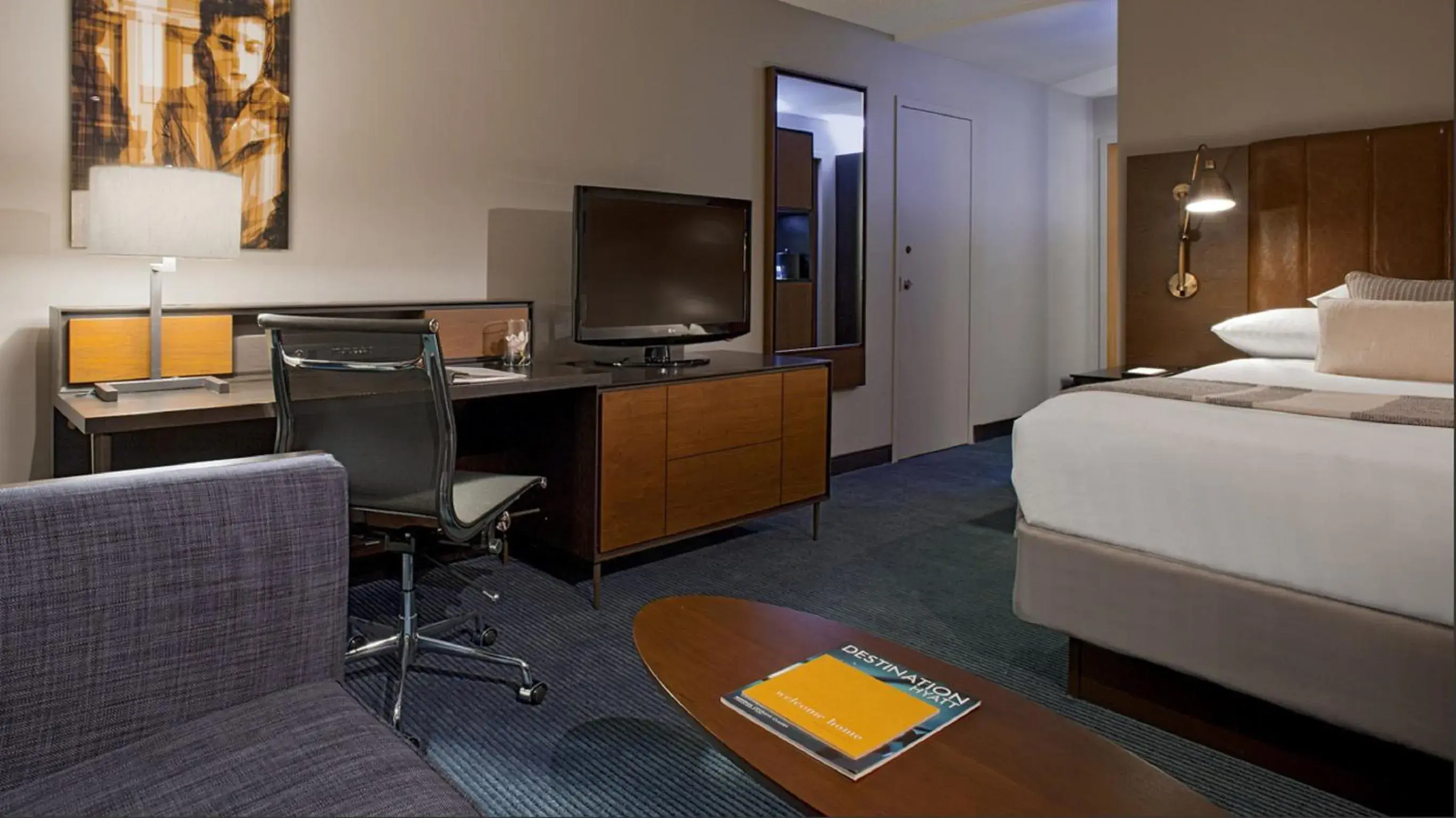 King Room with Accessible Shower - Disability Access in Hyatt Regency Minneapolis King Room with Accessible Shower - Disability Access in Hyatt Regency Minneapolis