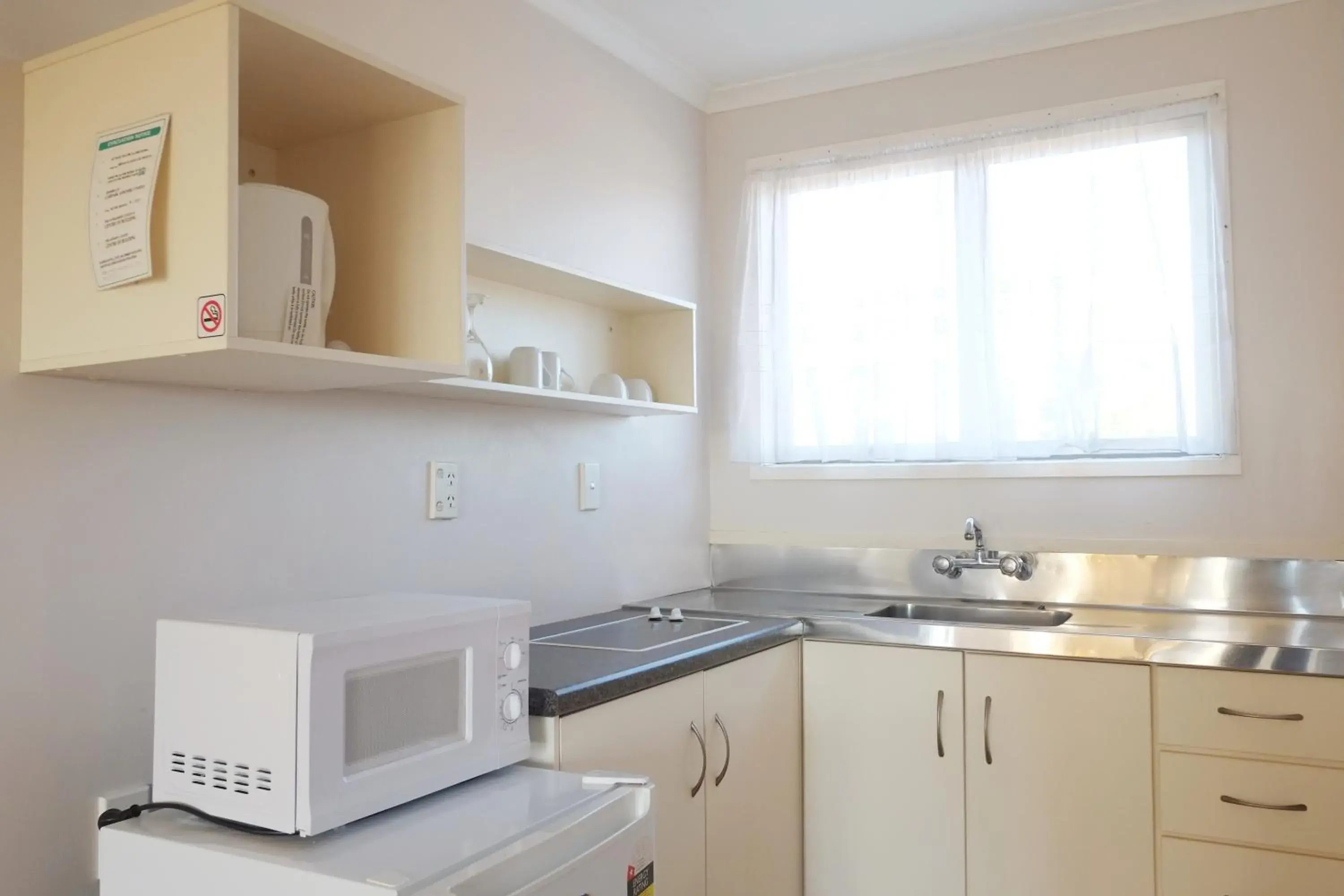 Queen Studio with Spa Bath in Gateway International Motel Queen Studio with Spa Bath in Gateway International Motel