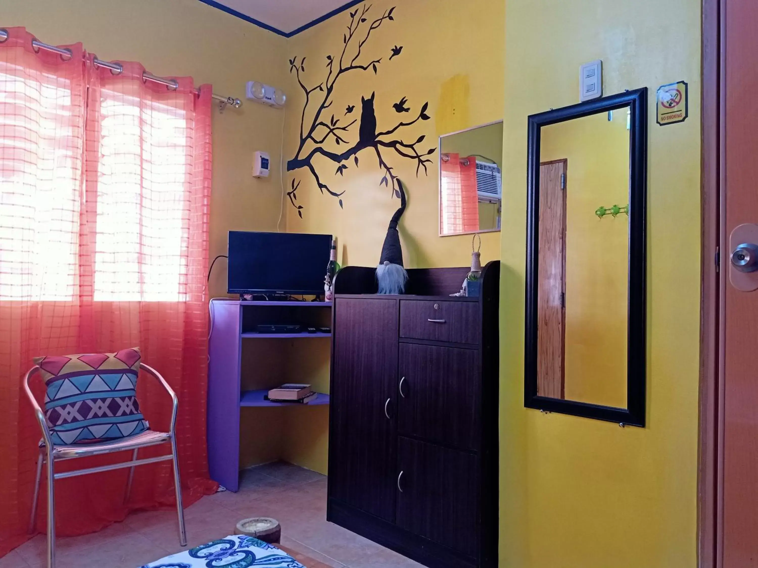 Single Room with Bathroom - single occupancy in SmallFry's Beach Resort Single Room with Bathroom - single occupancy in SmallFry's Beach Resort