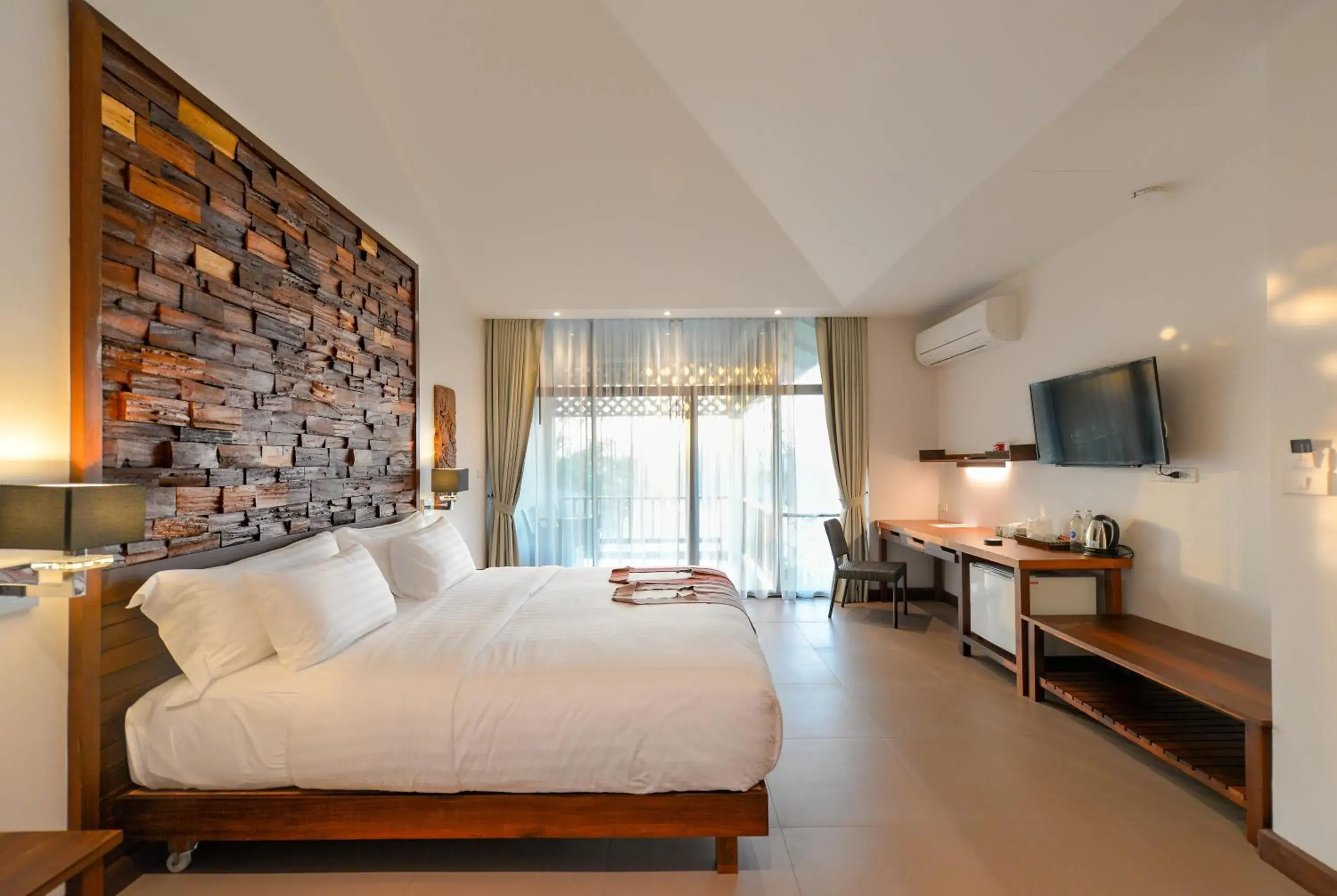 Deluxe Double Room with Bath in Bansaeo Garden and Resort Deluxe Double Room with Bath in Bansaeo Garden and Resort