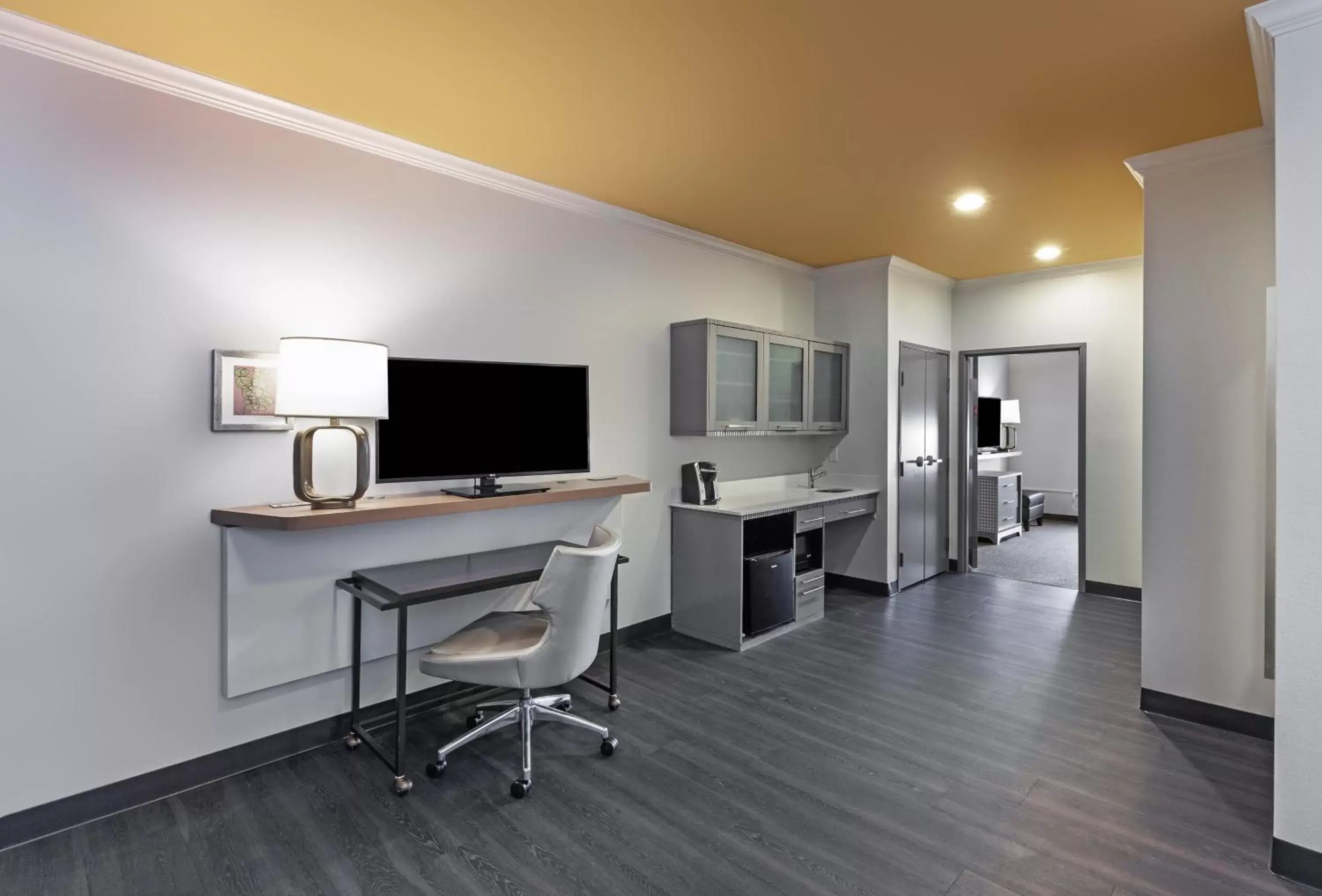 Suite with Accessible Transfer Shower - Non-Smoking in Holiday Inn & Suites McKinney - N Allen by IHG Suite with Accessible Transfer Shower - Non-Smoking in Holiday Inn & Suites McKinney - N Allen by IHG