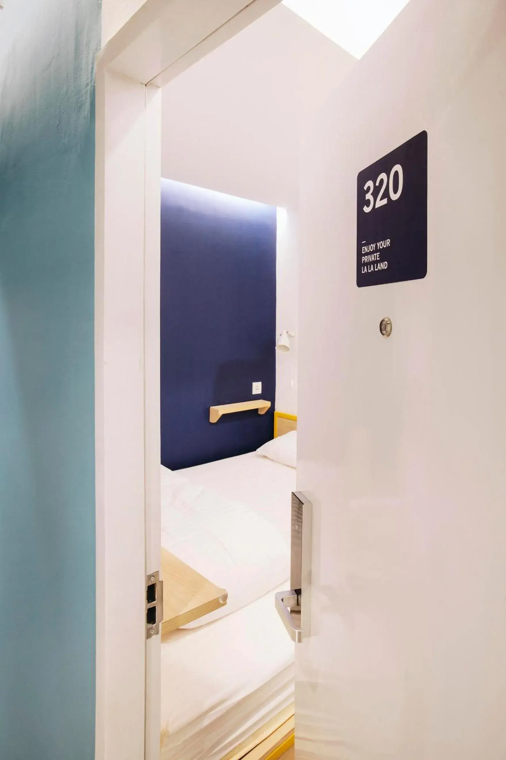 Double Room with Private Bathroom in Konko Hostel Jakarta Double Room with Private Bathroom in Konko Hostel Jakarta