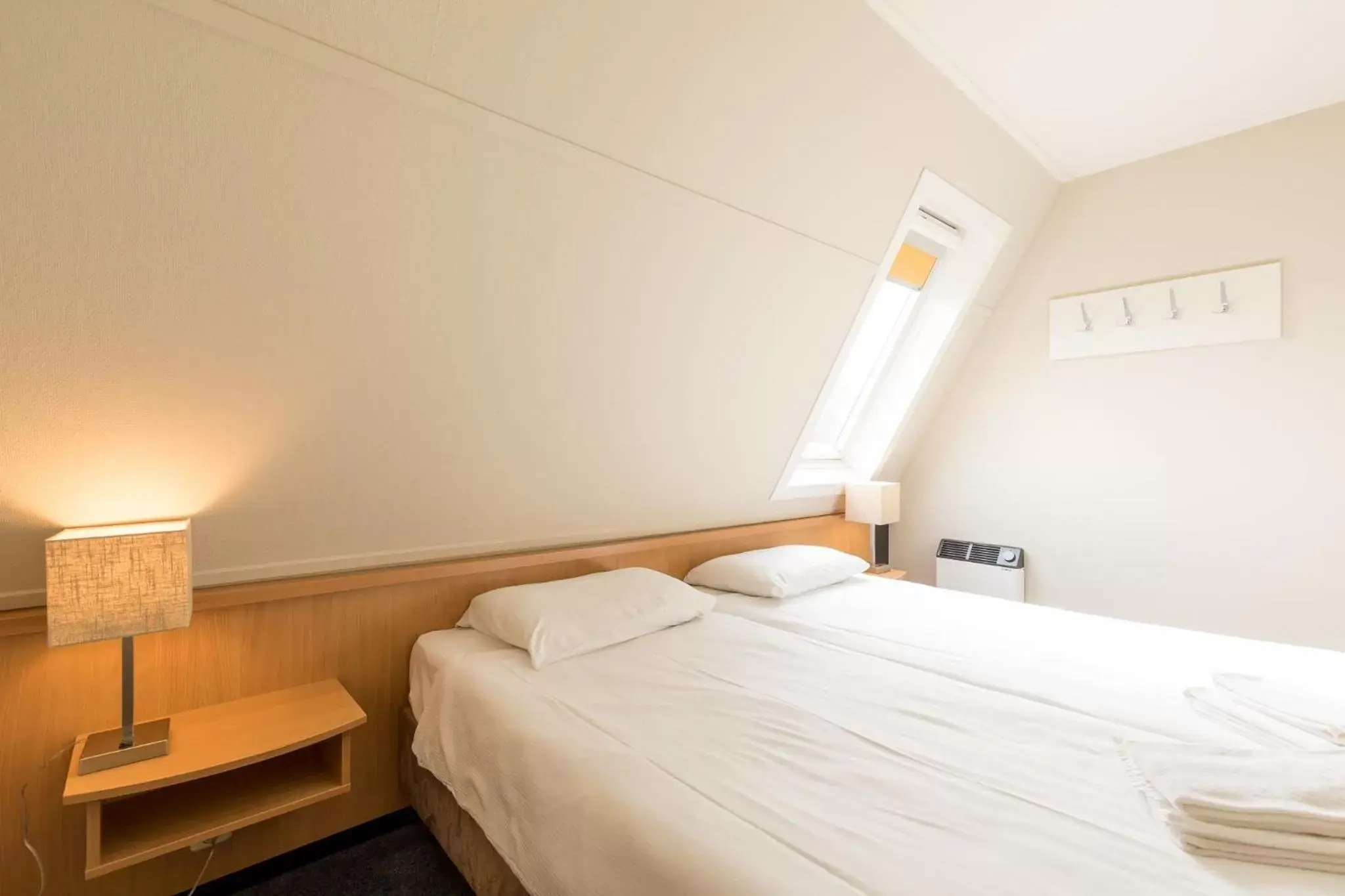 Family Room ( 4 Adults + 2 Children) in Fletcher Hotel-Restaurant Amelander Kaap Family Room ( 4 Adults + 2 Children) in Fletcher Hotel-Restaurant Amelander Kaap