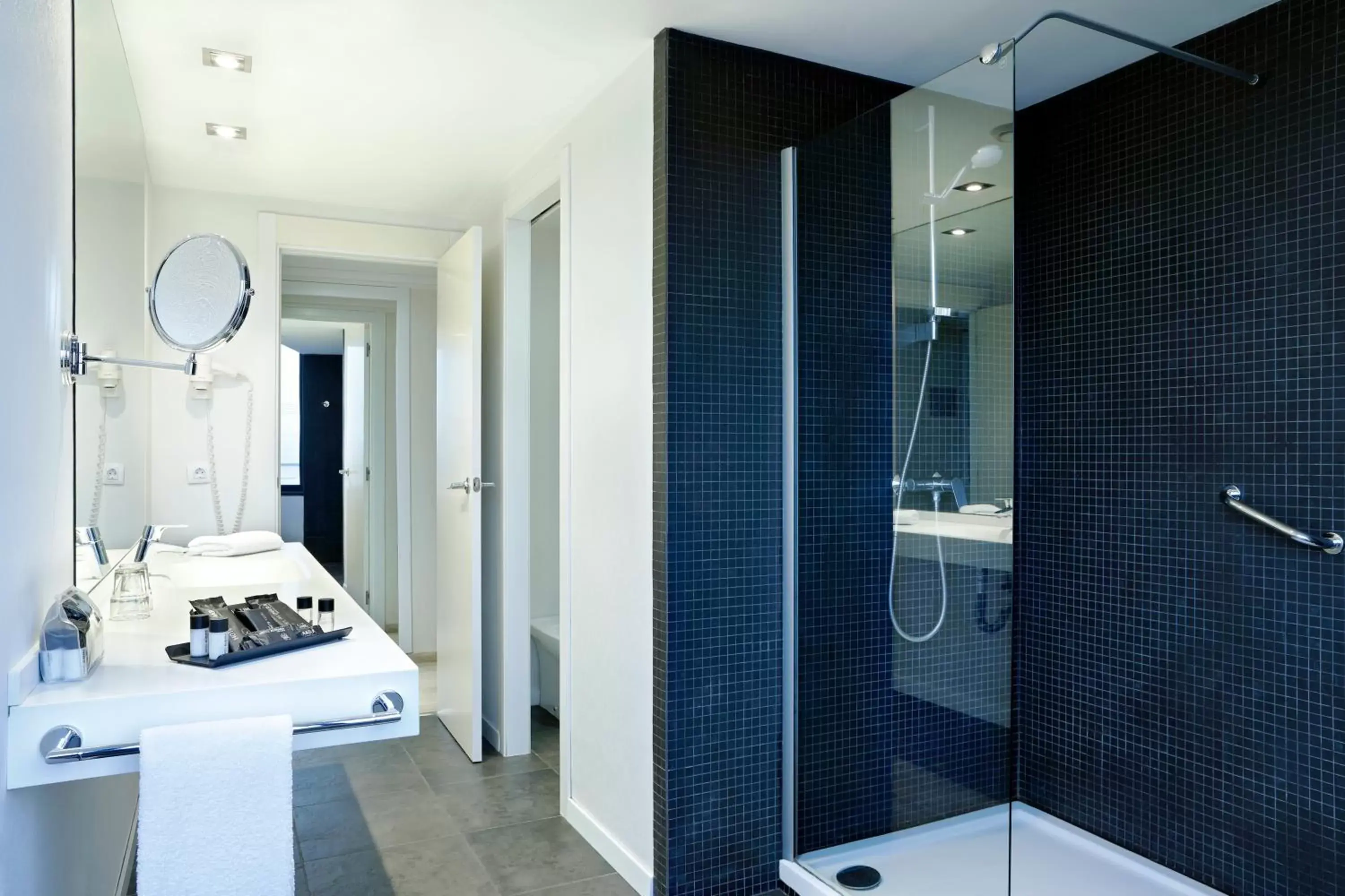 Superior Twin Room with Extra Bed in Hotel Alimara Superior Twin Room with Extra Bed in Hotel Alimara