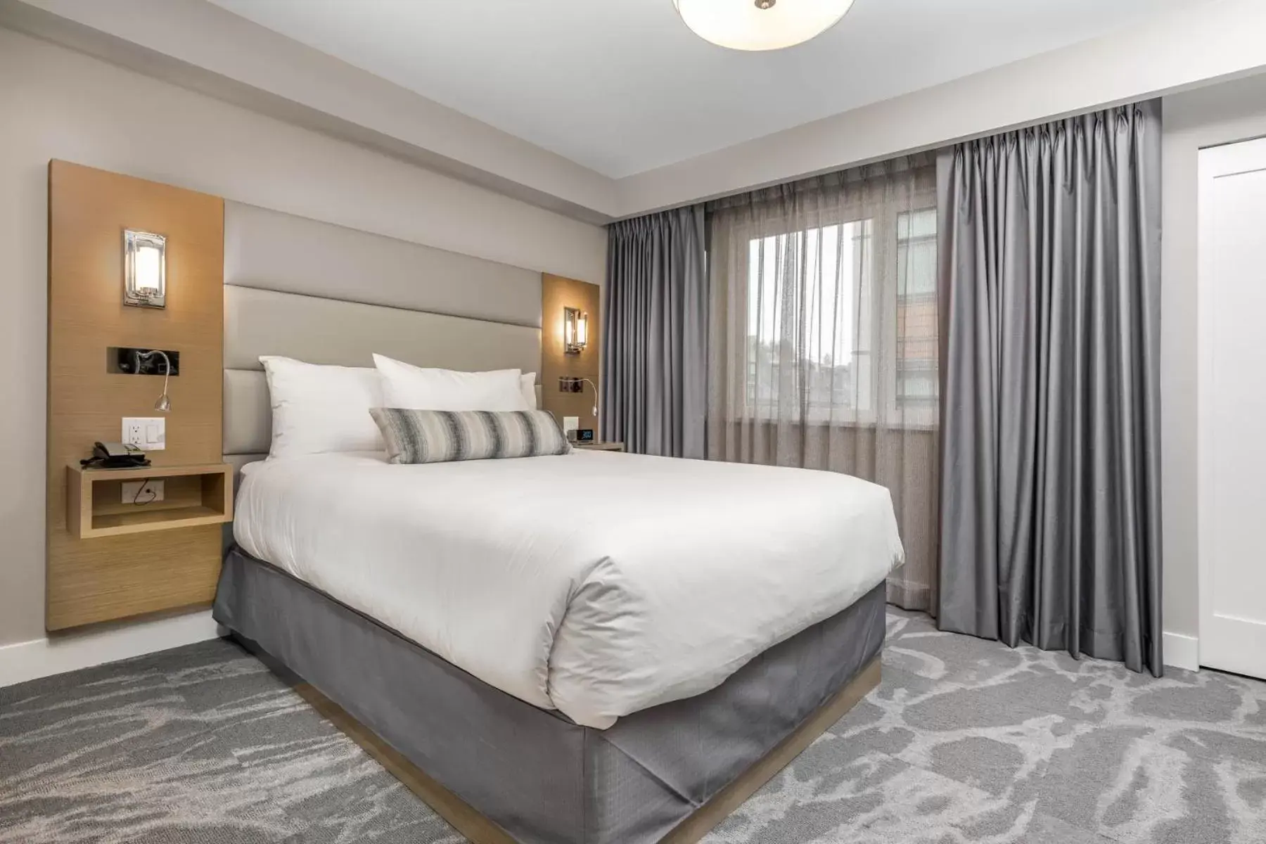 Coast Queen Suite in Coast Tsawwassen Inn Coast Queen Suite in Coast Tsawwassen Inn