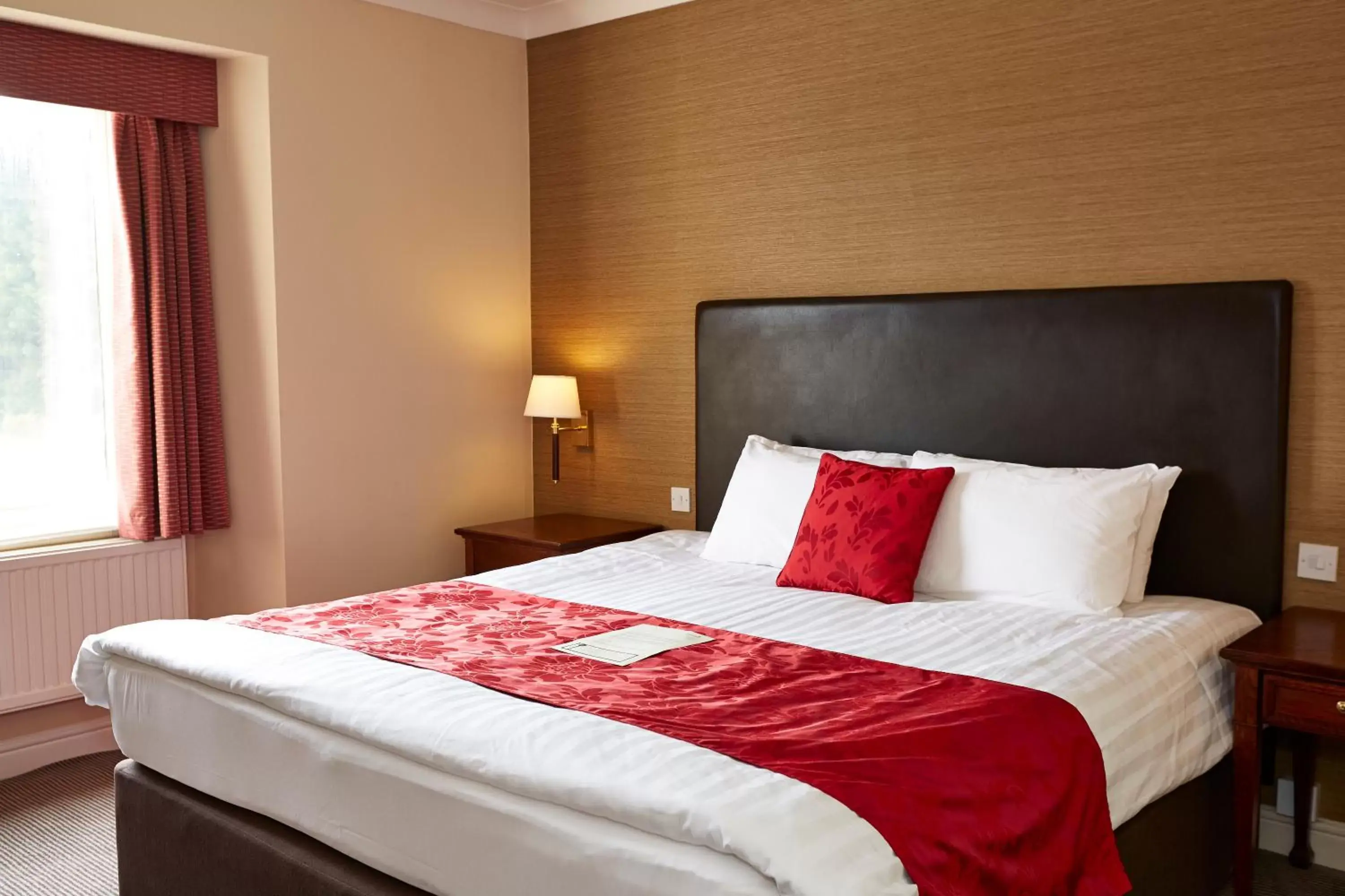 Small Double Room in Red Lion Hotel by Greene King Inns Small Double Room in Red Lion Hotel by Greene King Inns