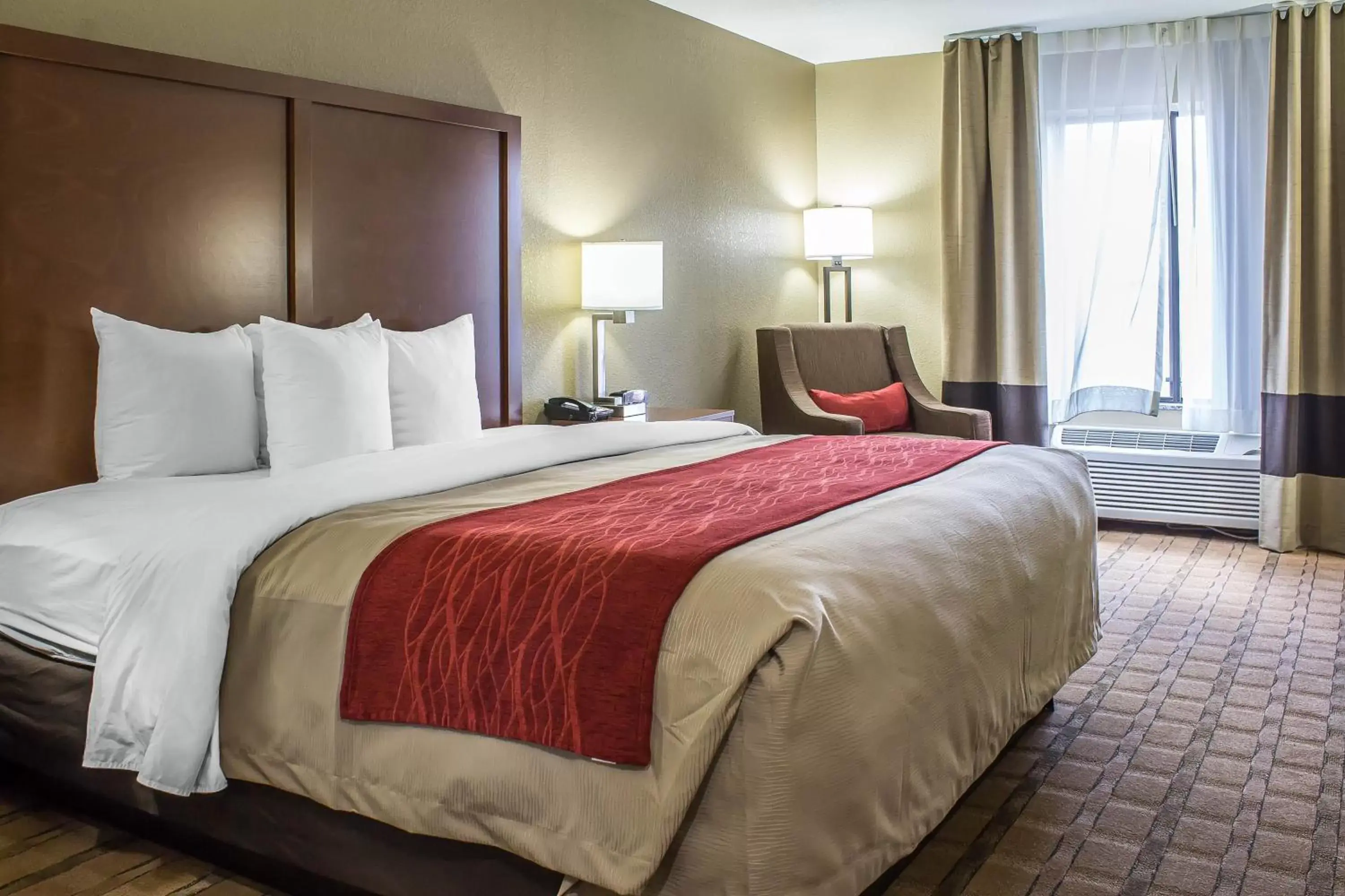 King Room - Non-Smoking in Comfort Inn & Suites Cedar Rapids North - Collins Road King Room - Non-Smoking in Comfort Inn & Suites Cedar Rapids North - Collins Road