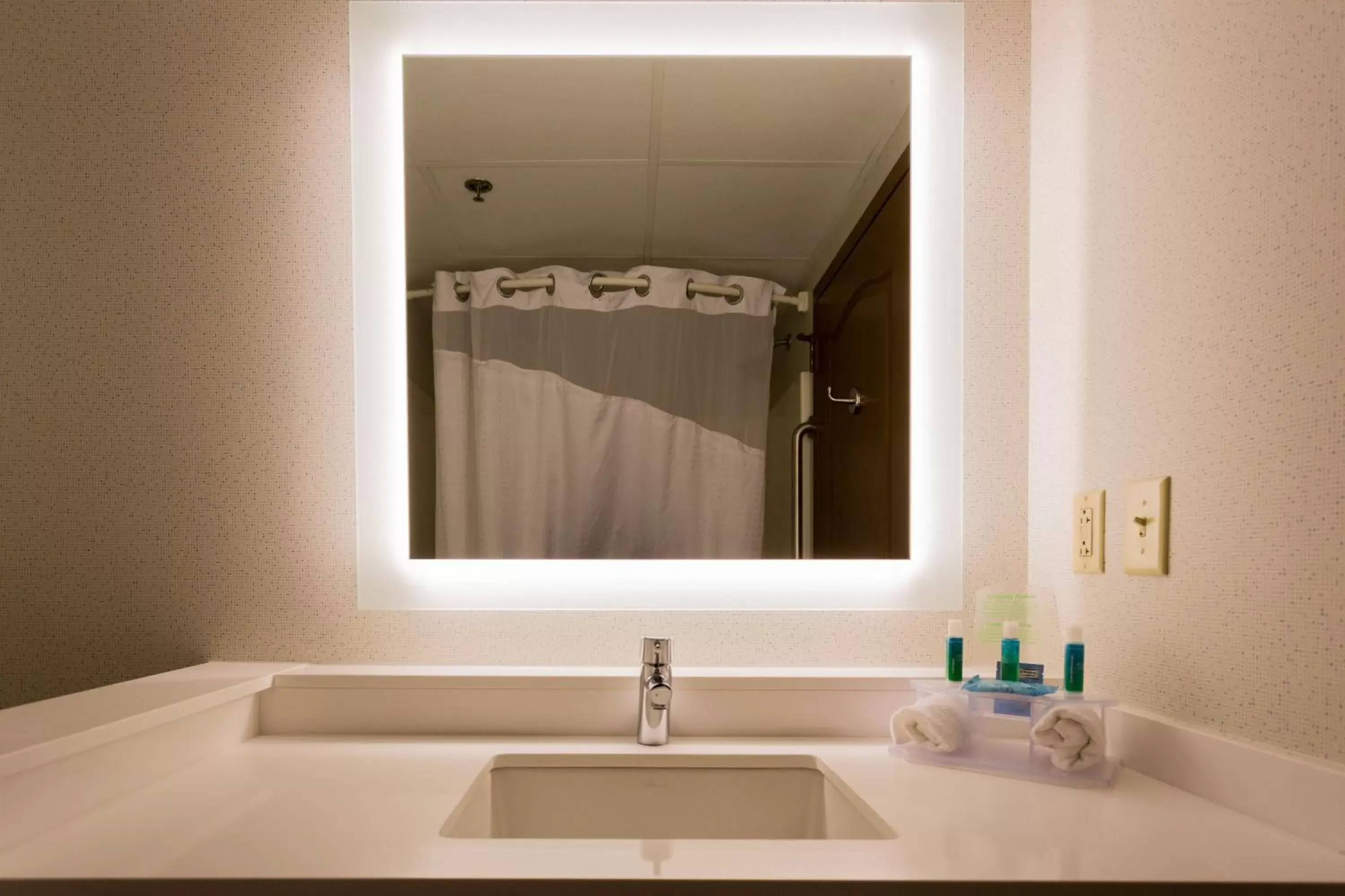 Standard Room in Holiday Inn Express Hotel & Suites Reading by IHG Standard Room in Holiday Inn Express Hotel & Suites Reading by IHG