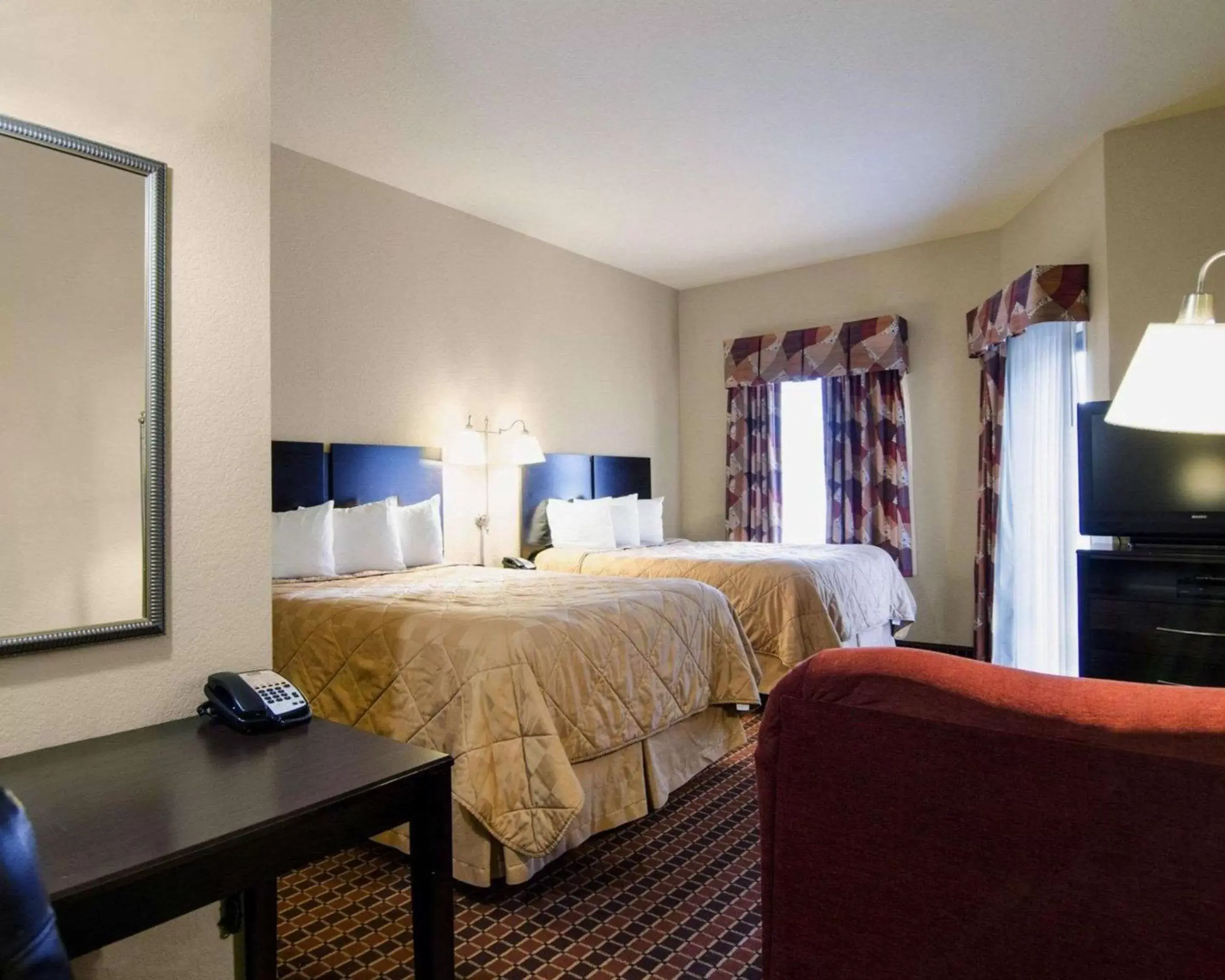 Queen Suite with 2 Queen Beds - Non-Smoking in Affordable Suites of America Rogers - Bentonville Queen Suite with 2 Queen Beds - Non-Smoking in Affordable Suites of America Rogers - Bentonville