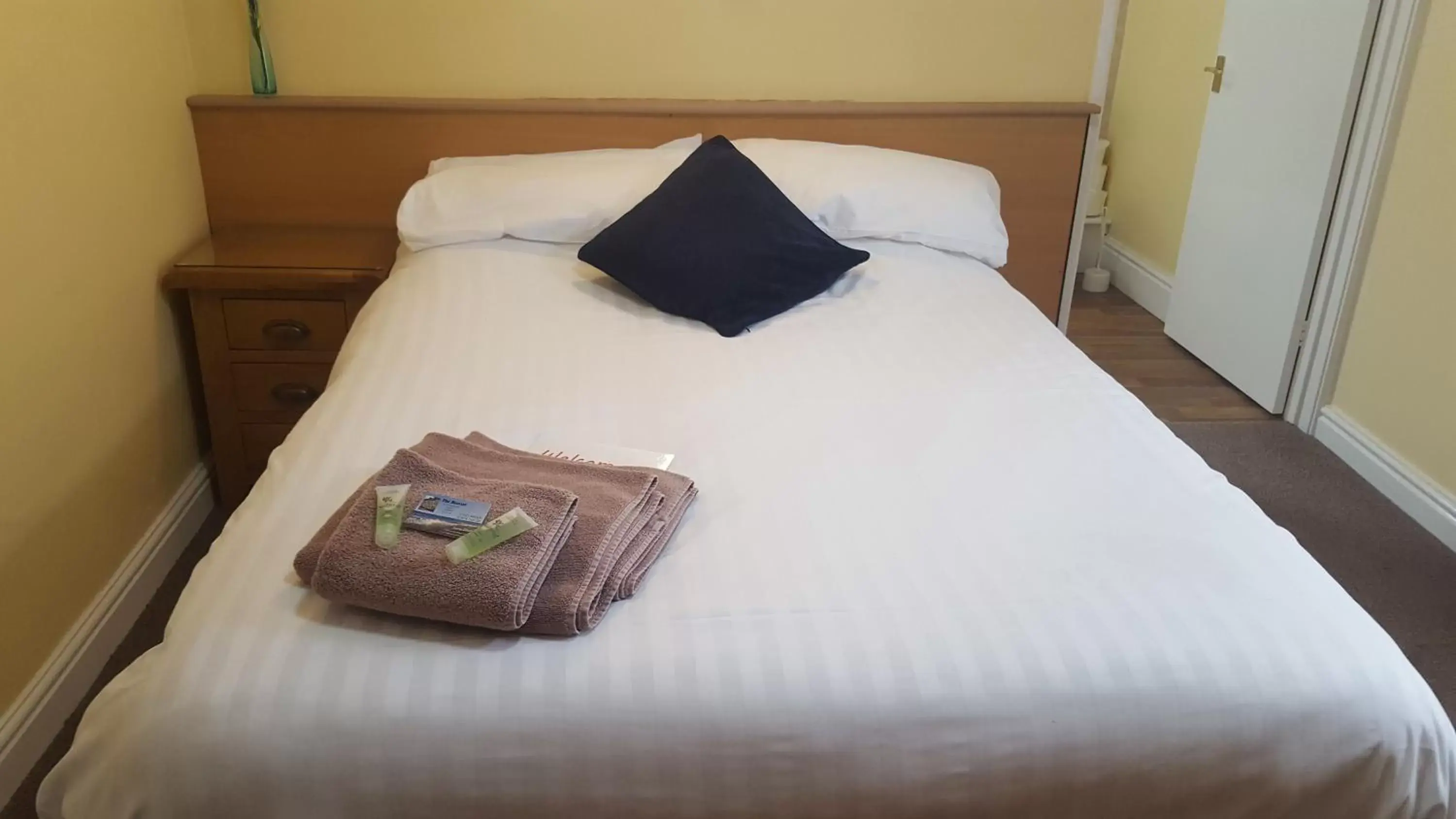 Double Room with Private Bathroom in The Beacon Hotel Double Room with Private Bathroom in The Beacon Hotel