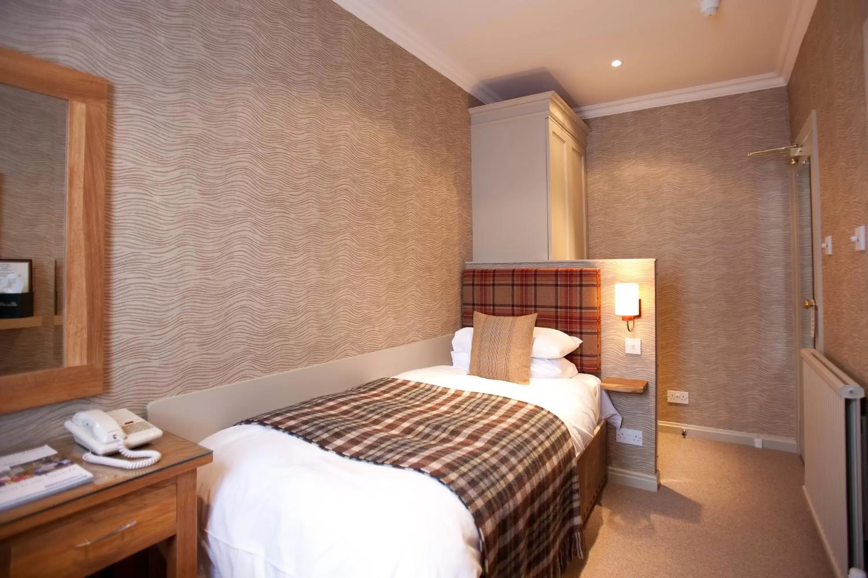 Standard Single Room in Burt's Hotel Standard Single Room in Burt's Hotel