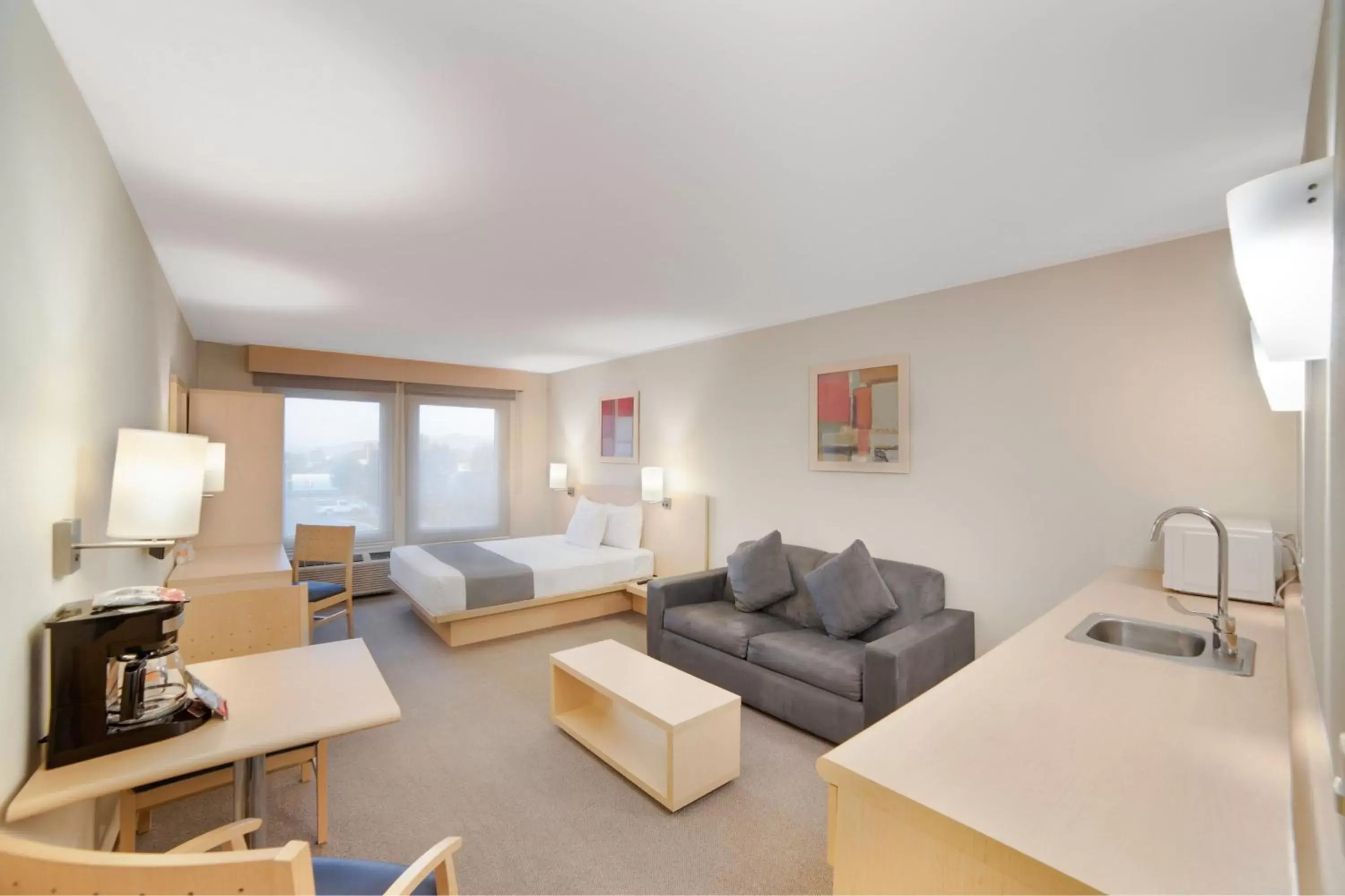 Queen Suite with Sofa Bed in City Express by Marriott Tula Queen Suite with Sofa Bed in City Express by Marriott Tula