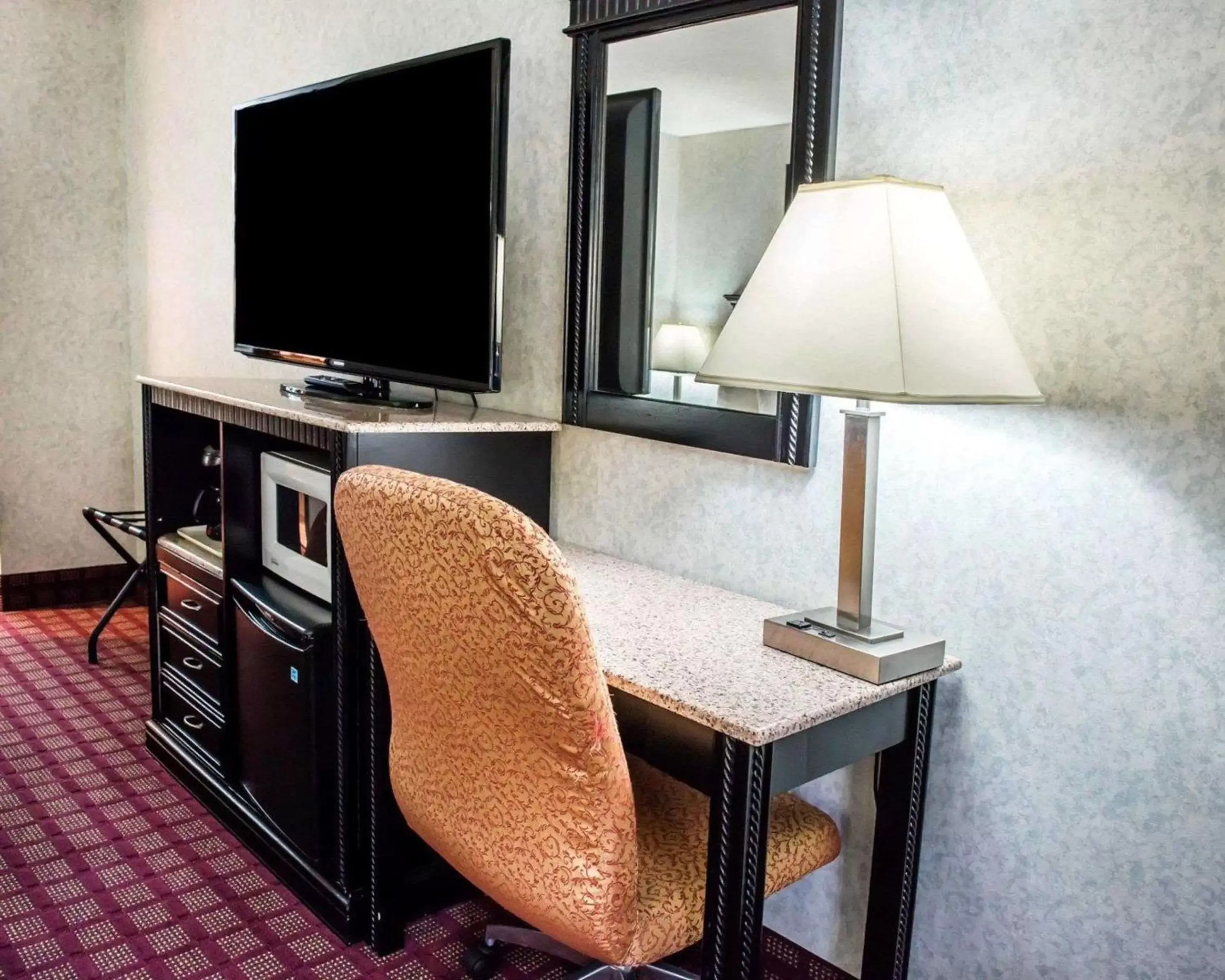 Double Room with Two Double Beds - Non-Smoking in Quality Inn & Suites North Gibsonia Double Room with Two Double Beds - Non-Smoking in Quality Inn & Suites North Gibsonia