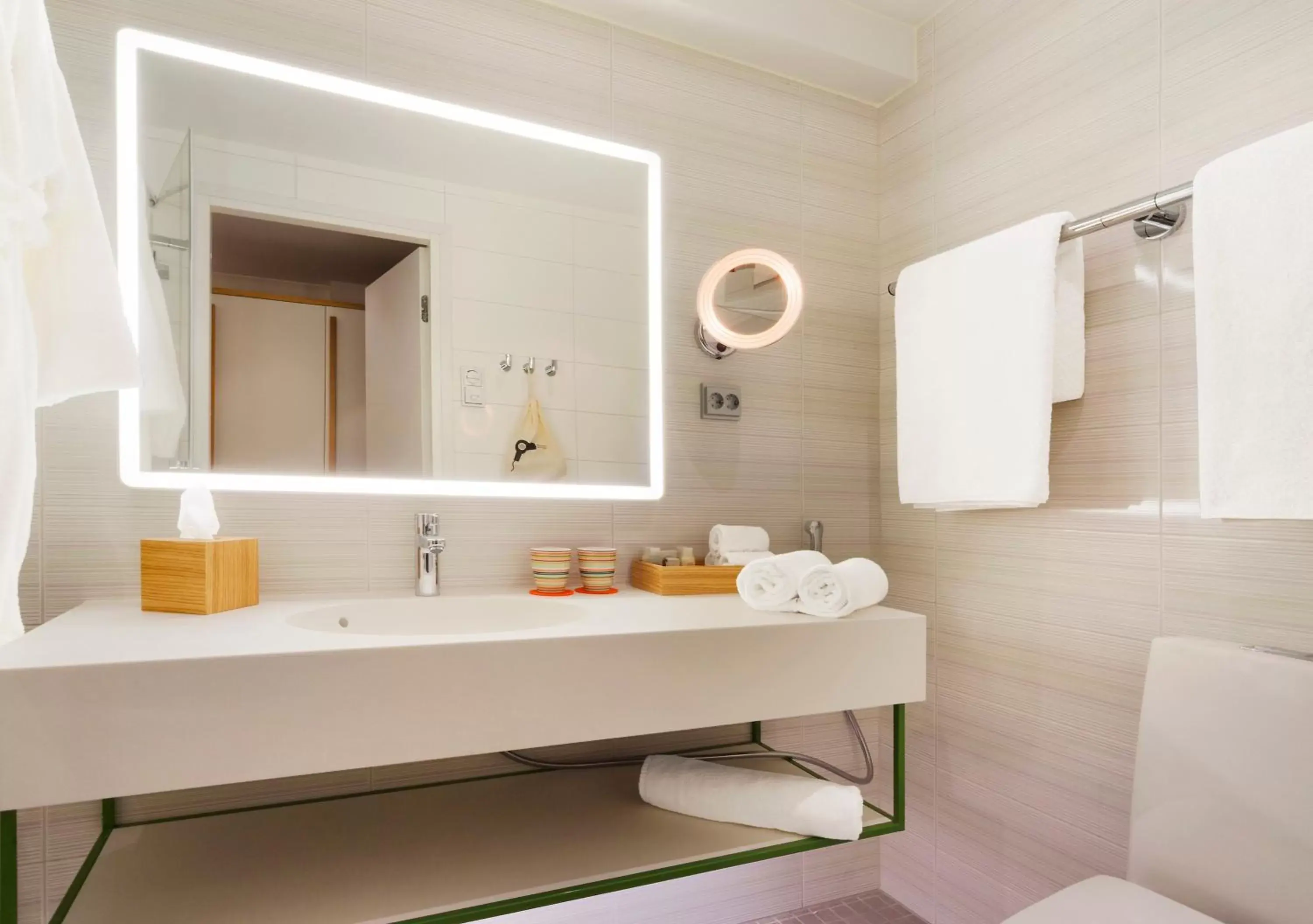 King Room in Hotel Indigo Helsinki-Boulevard, an IHG Hotel King Room in Hotel Indigo Helsinki-Boulevard, an IHG Hotel