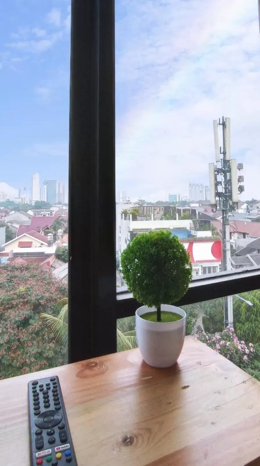 Deluxe Double Room in NYENYAK MRT Lebak Bulus Simatupang Deluxe Double Room in NYENYAK MRT Lebak Bulus Simatupang