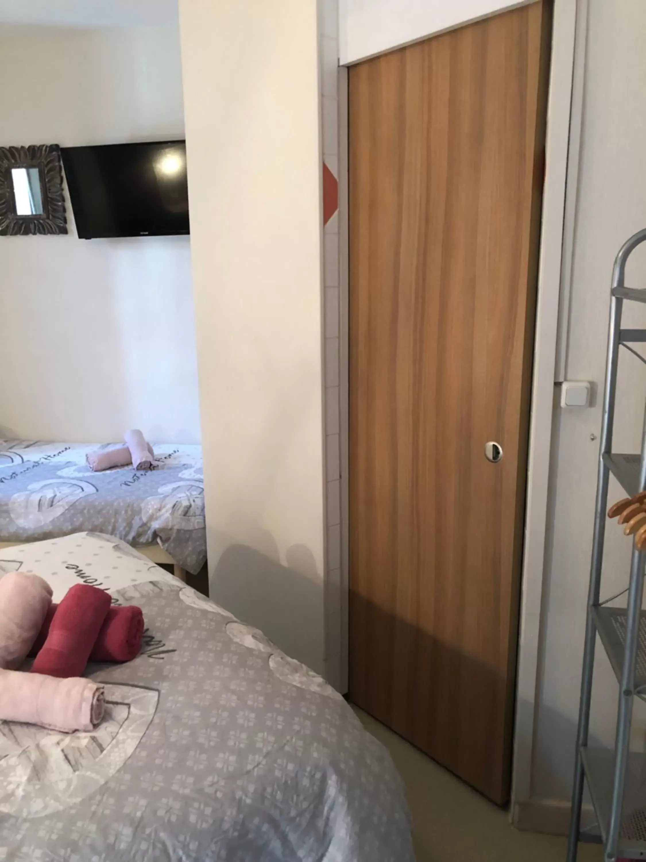 Triple Room in Hotel des Remparts Triple Room in Hotel des Remparts