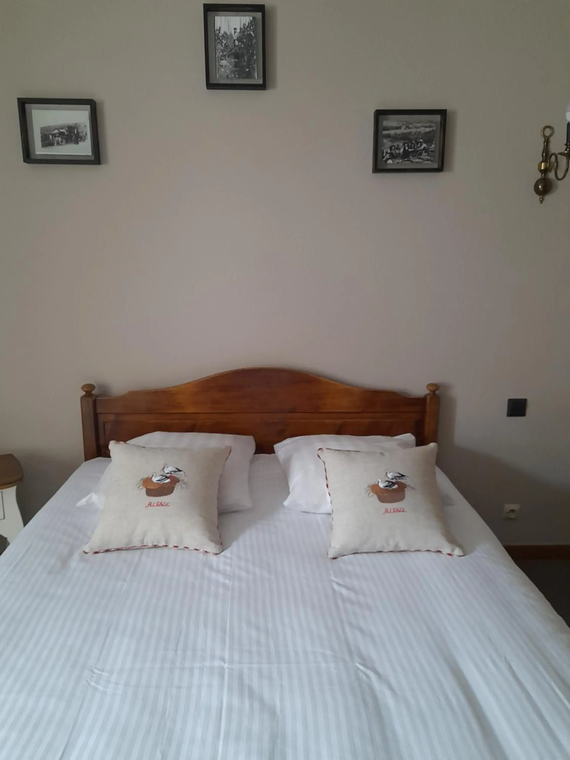 Comfort Double Room in Hôtel Berceau Du Vigneron Comfort Double Room in Hôtel Berceau Du Vigneron