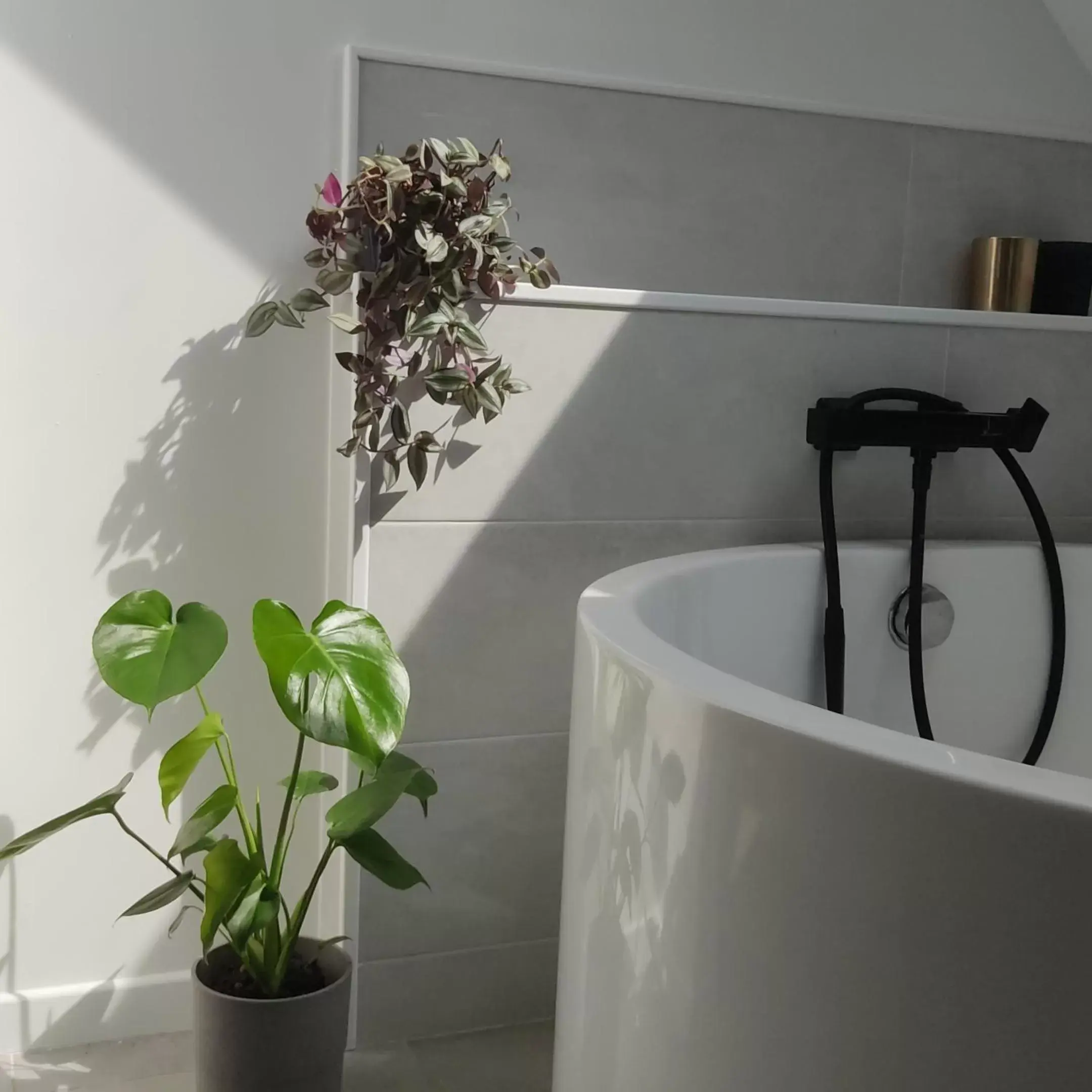 Bathroom in A l'Ombre des Bois, Chambre double vue jardin Bathroom in A l'Ombre des Bois, Chambre double vue jardin